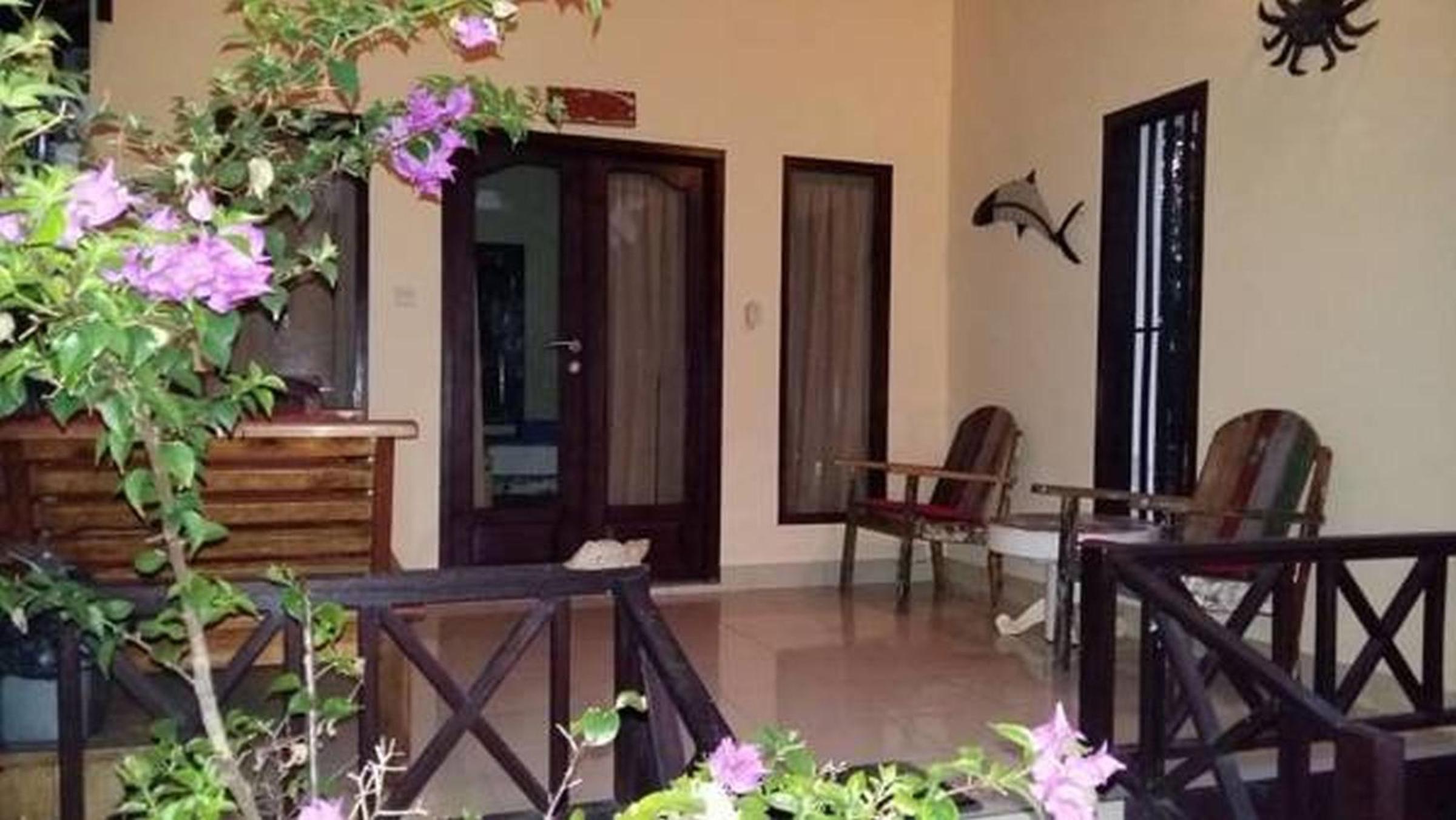 Adinda Bungalows view 5