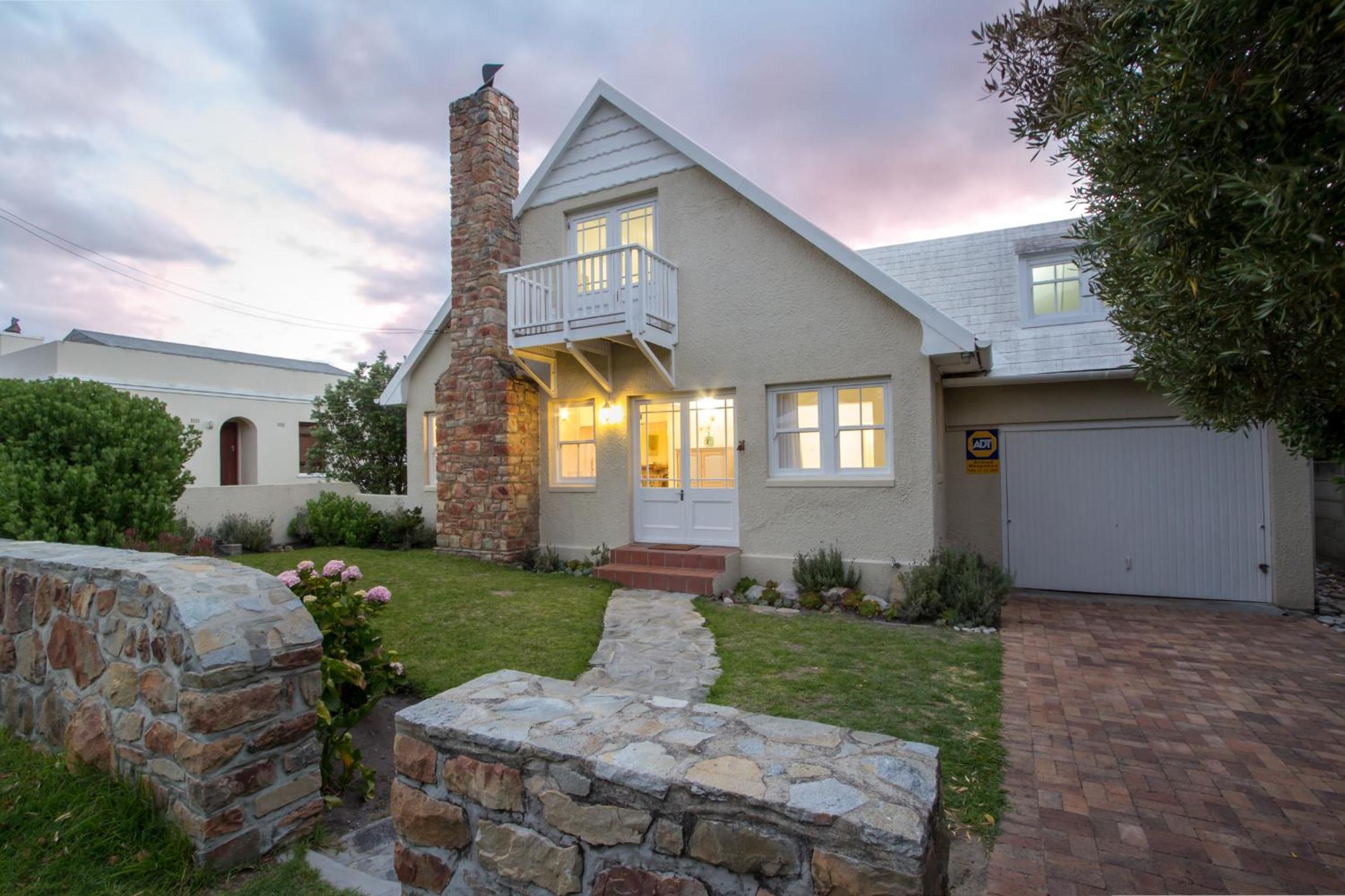 Stone Chimney Cottage view 2