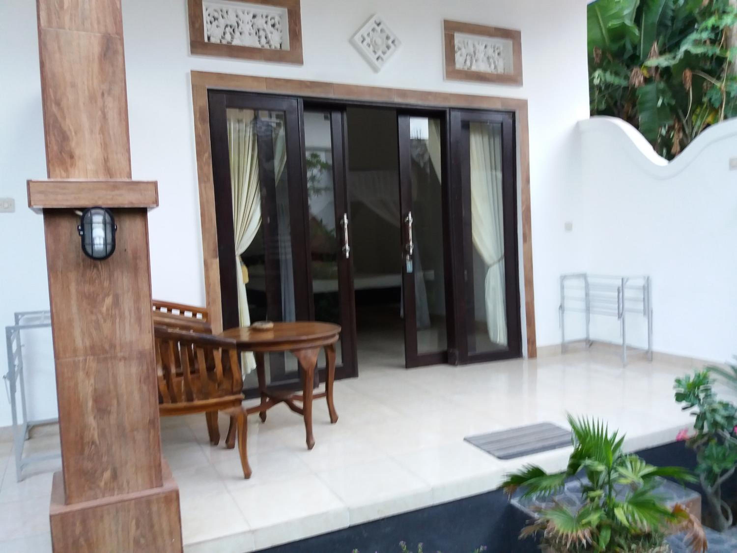 Warung Jemeluk & Home Stay