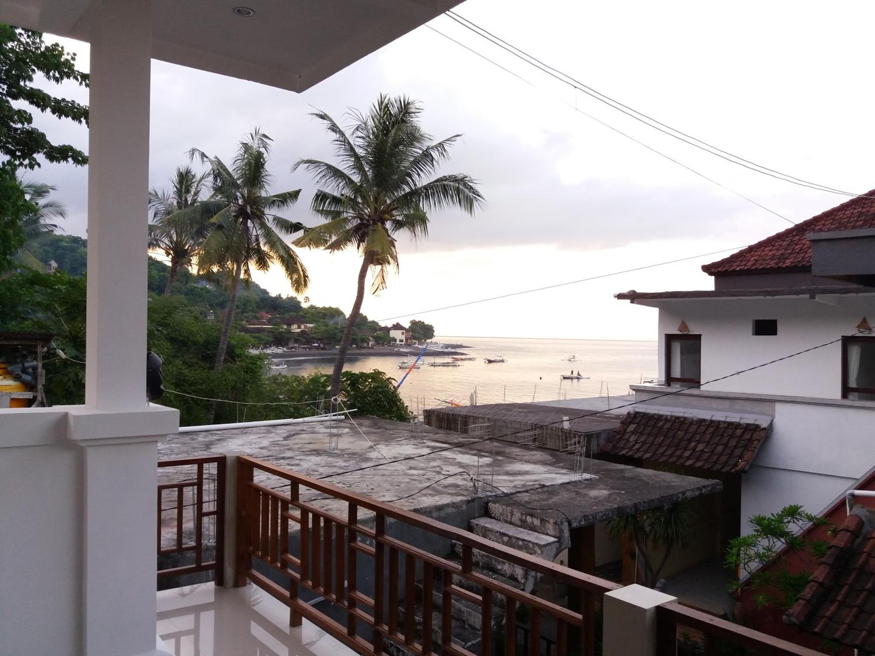 Warung Jemeluk & Home Stay
