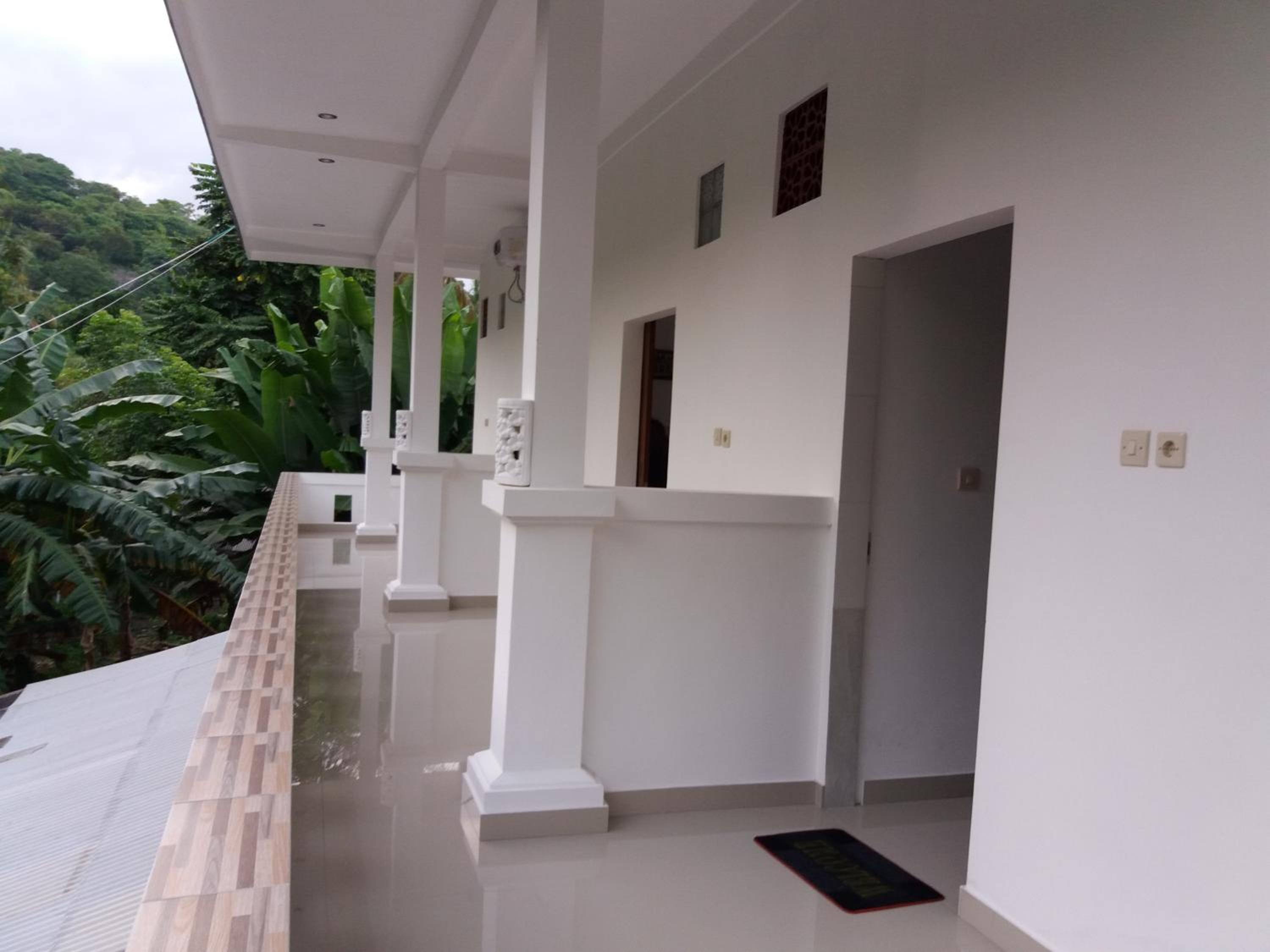Warung Jemeluk & Home Stay, Amed - 13