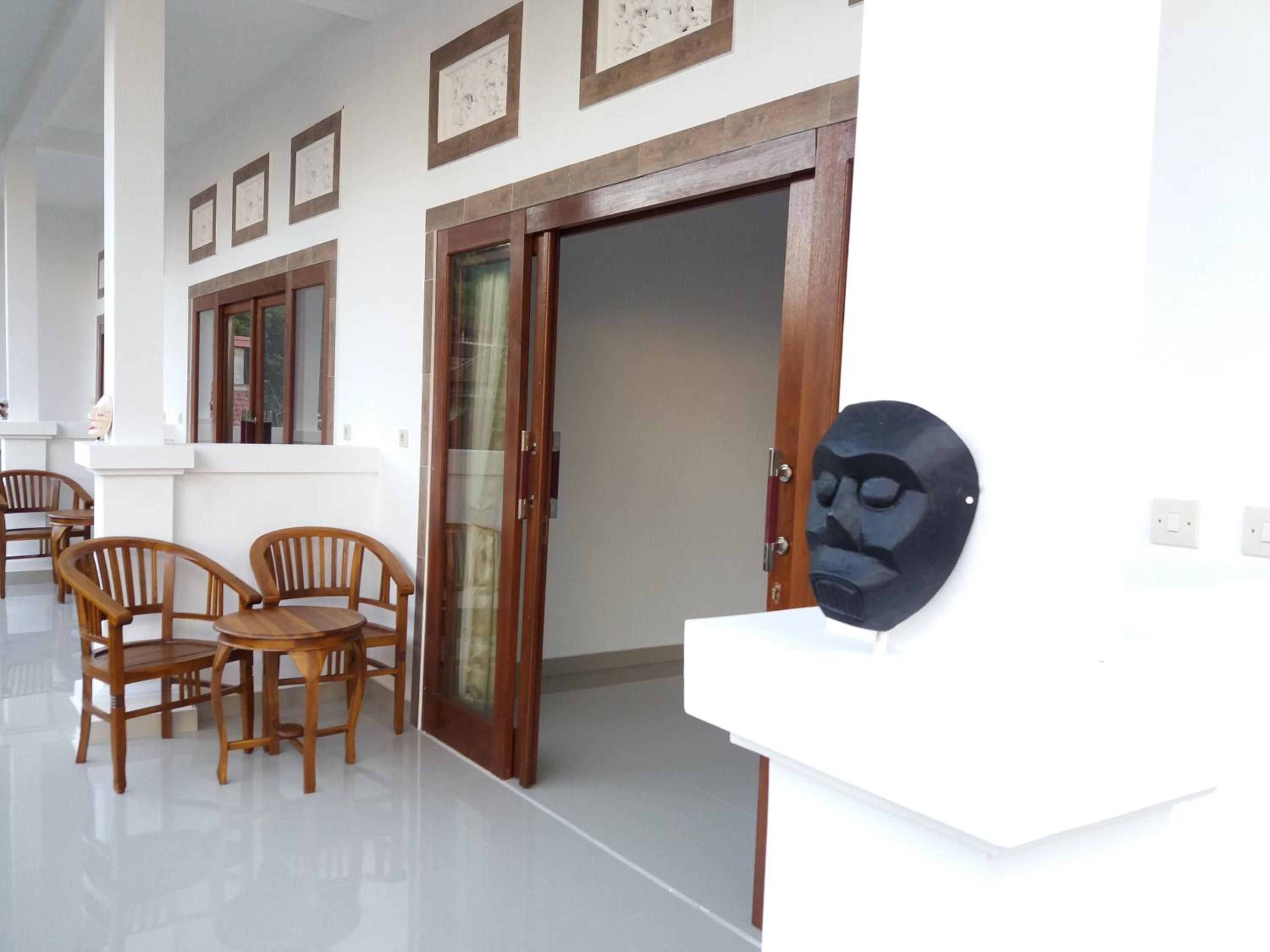 Warung Jemeluk & Home Stay