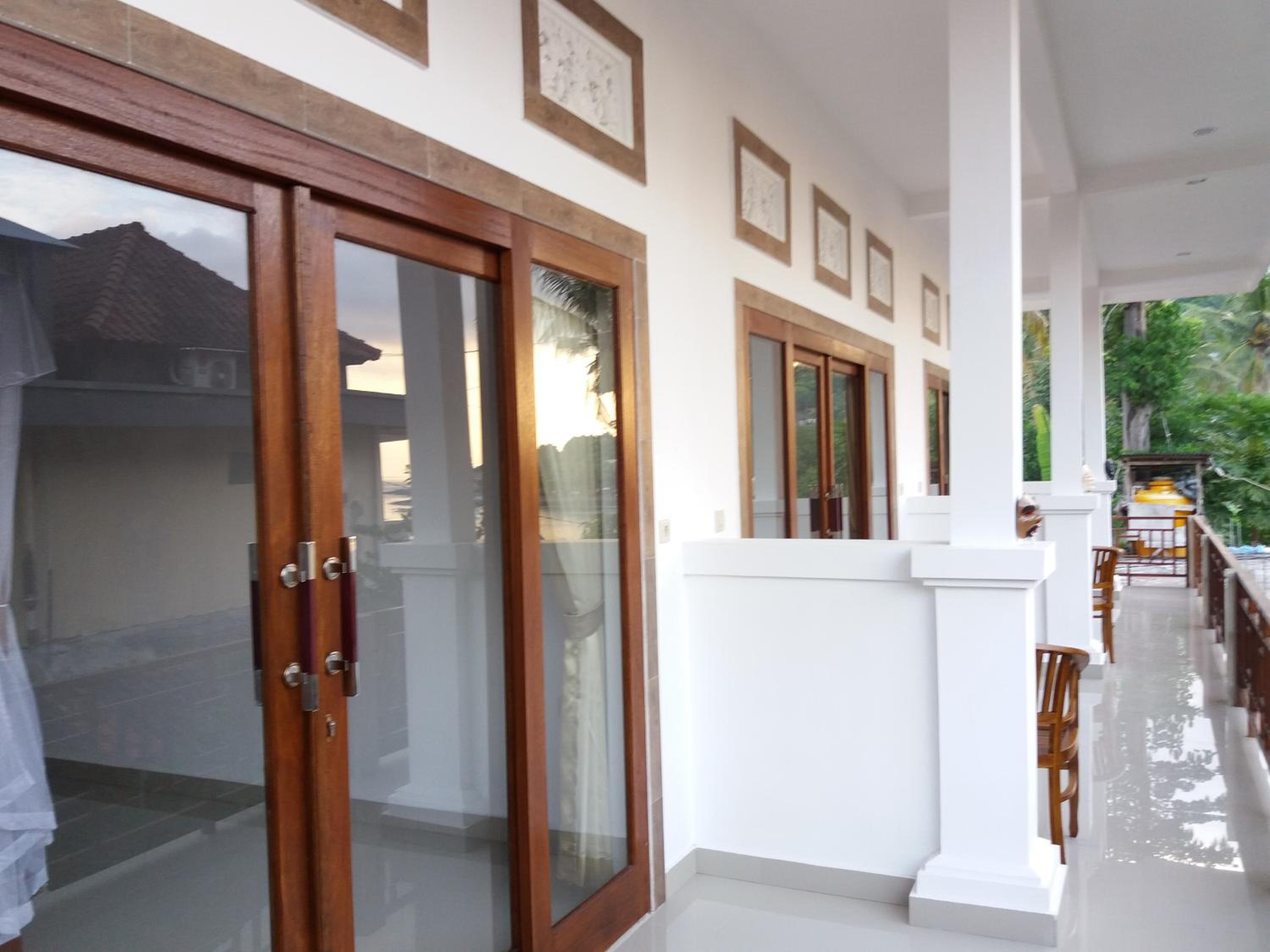 Warung Jemeluk & Home Stay