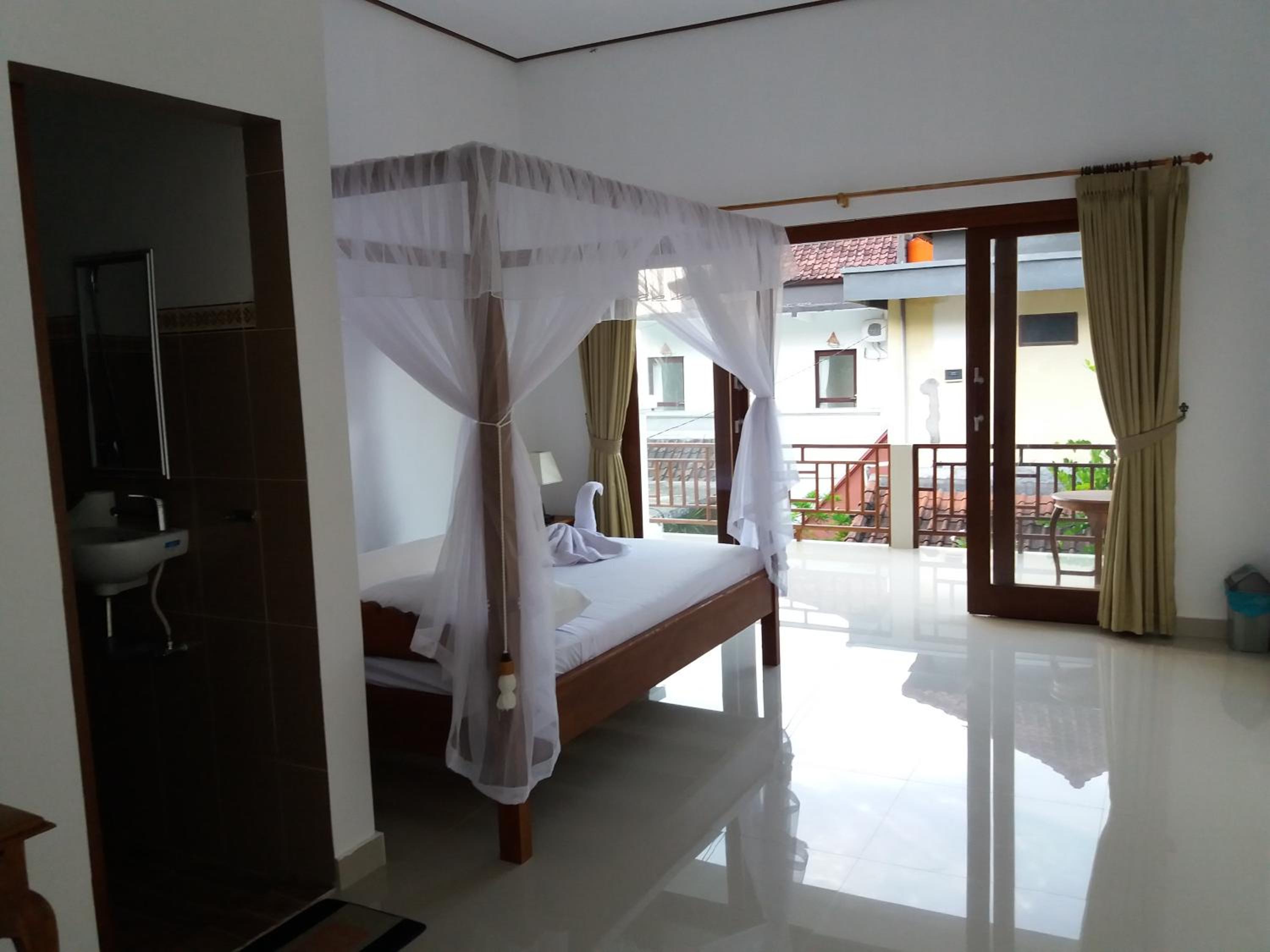 Warung Jemeluk & Home Stay