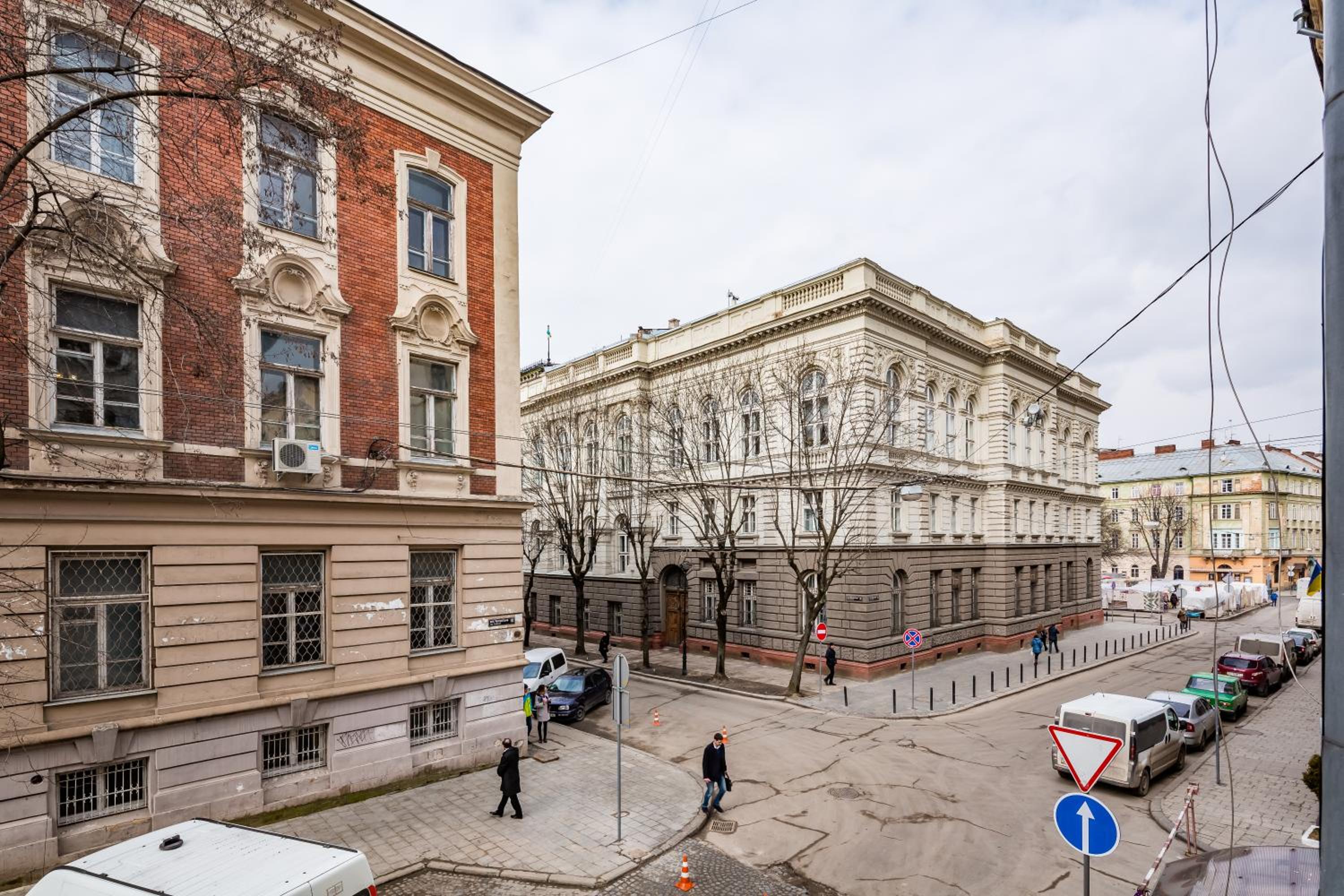 2 Virmens'ka Apartment view 3