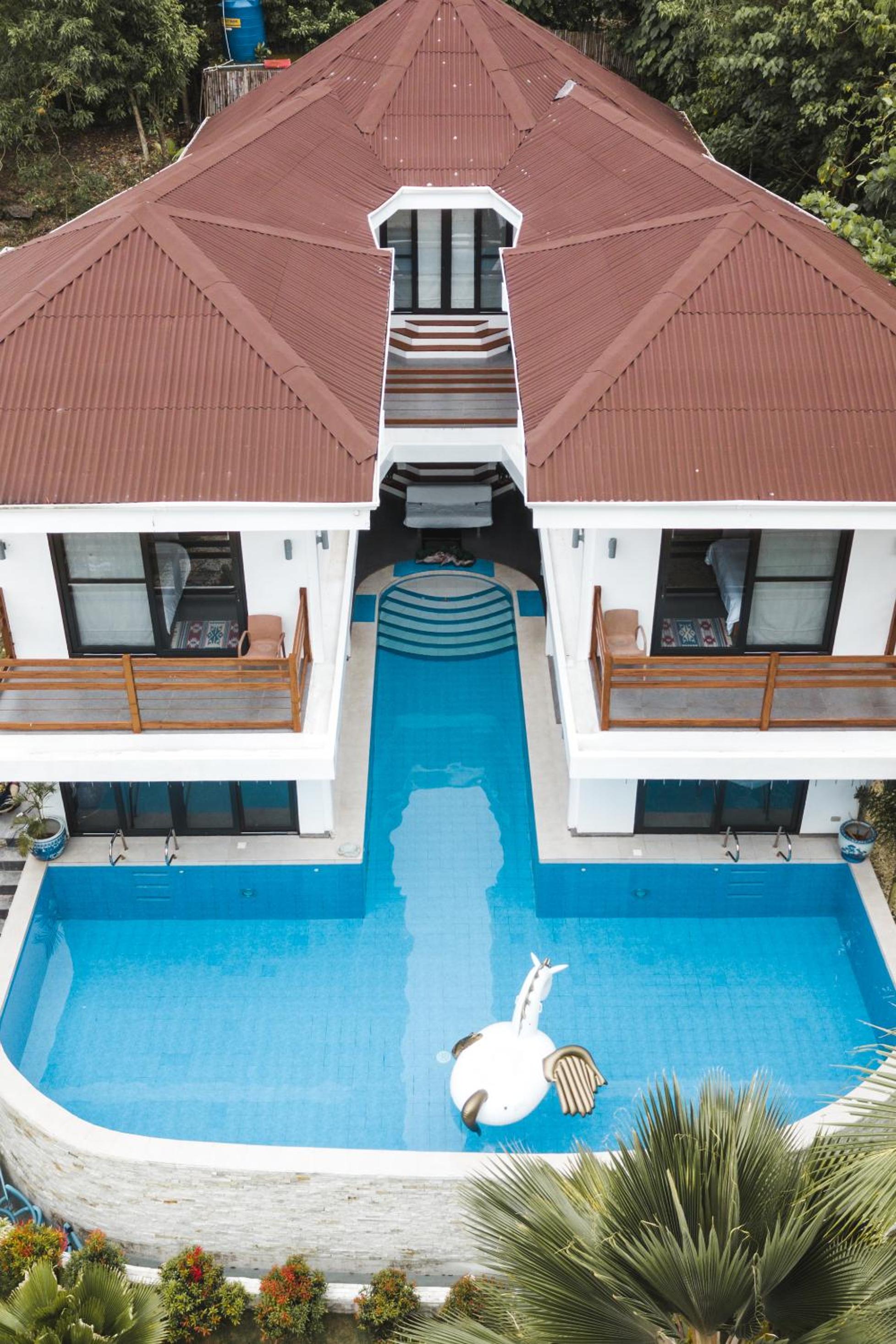 The Whitehouse by the Sea