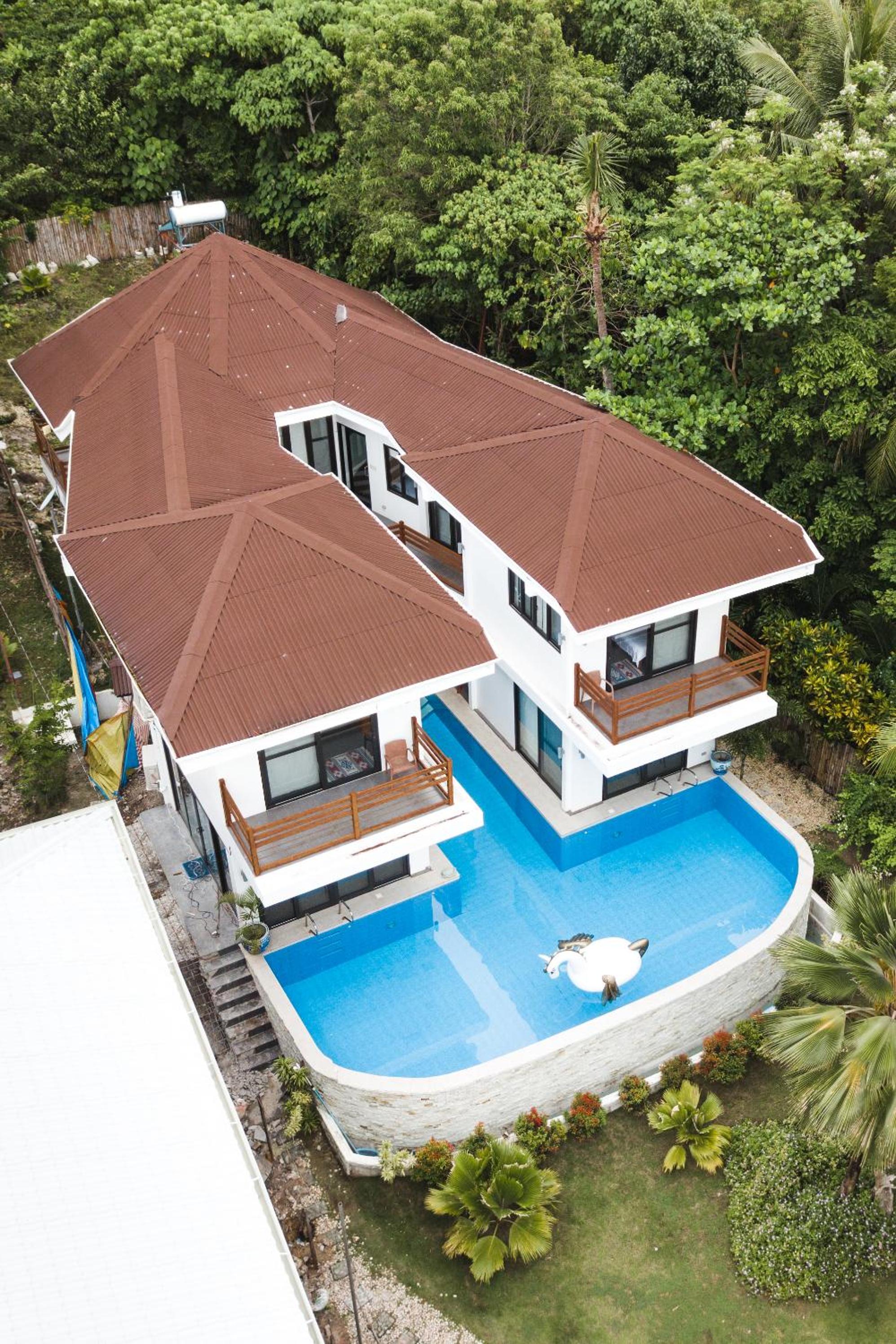 The Whitehouse by the Sea