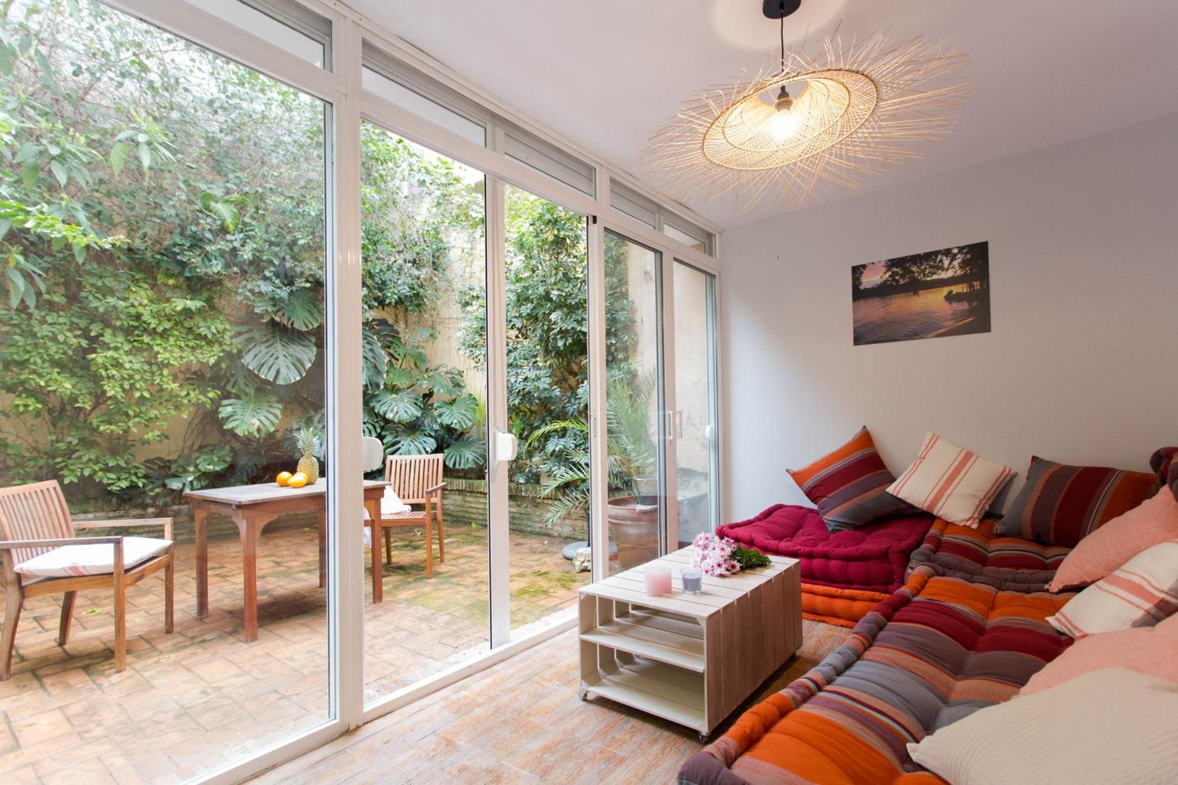 Hotel SVQ Apartments - Patio Santa Cruz - Image 1