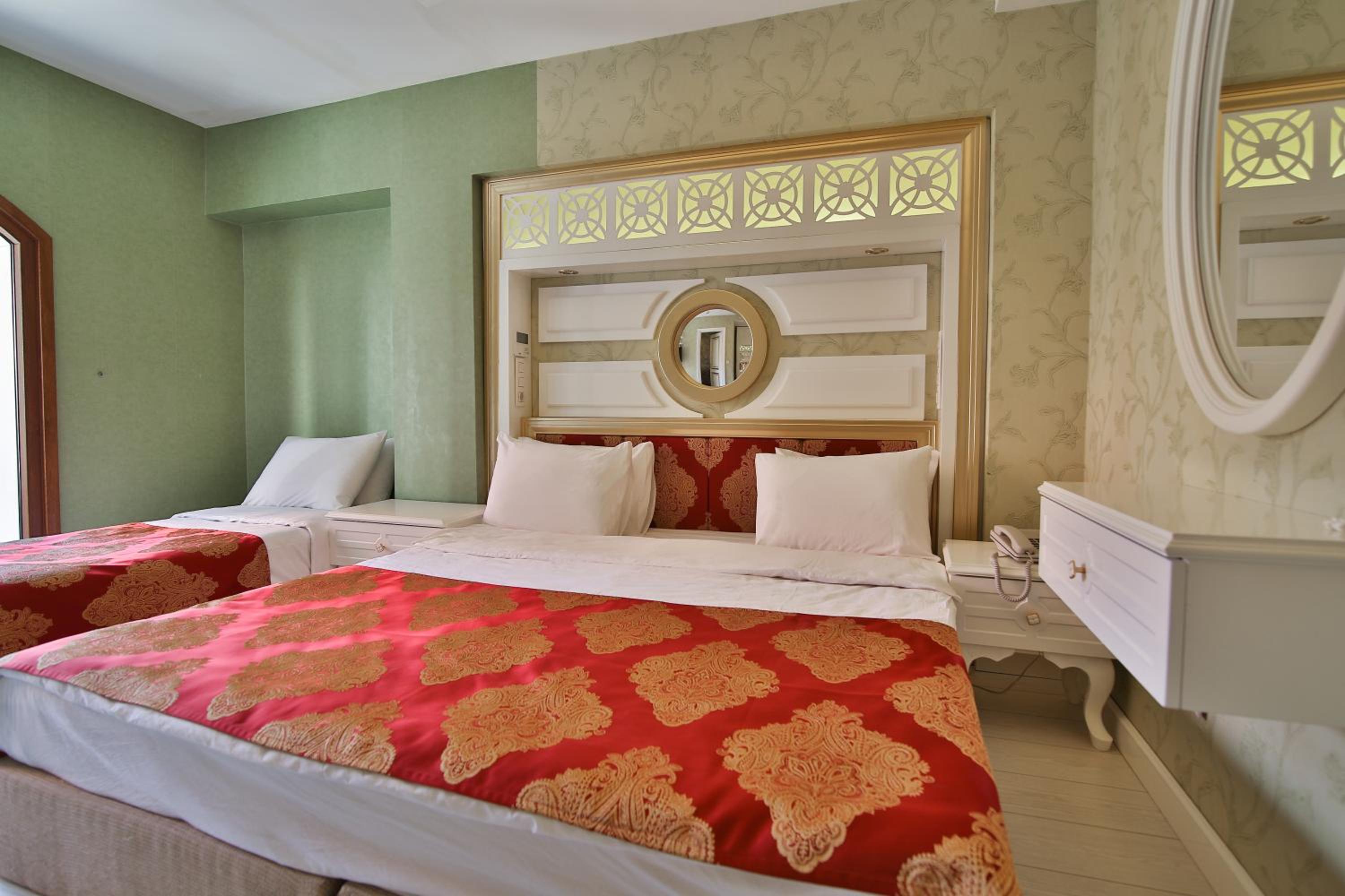 Hotel Queens Land - Image 27