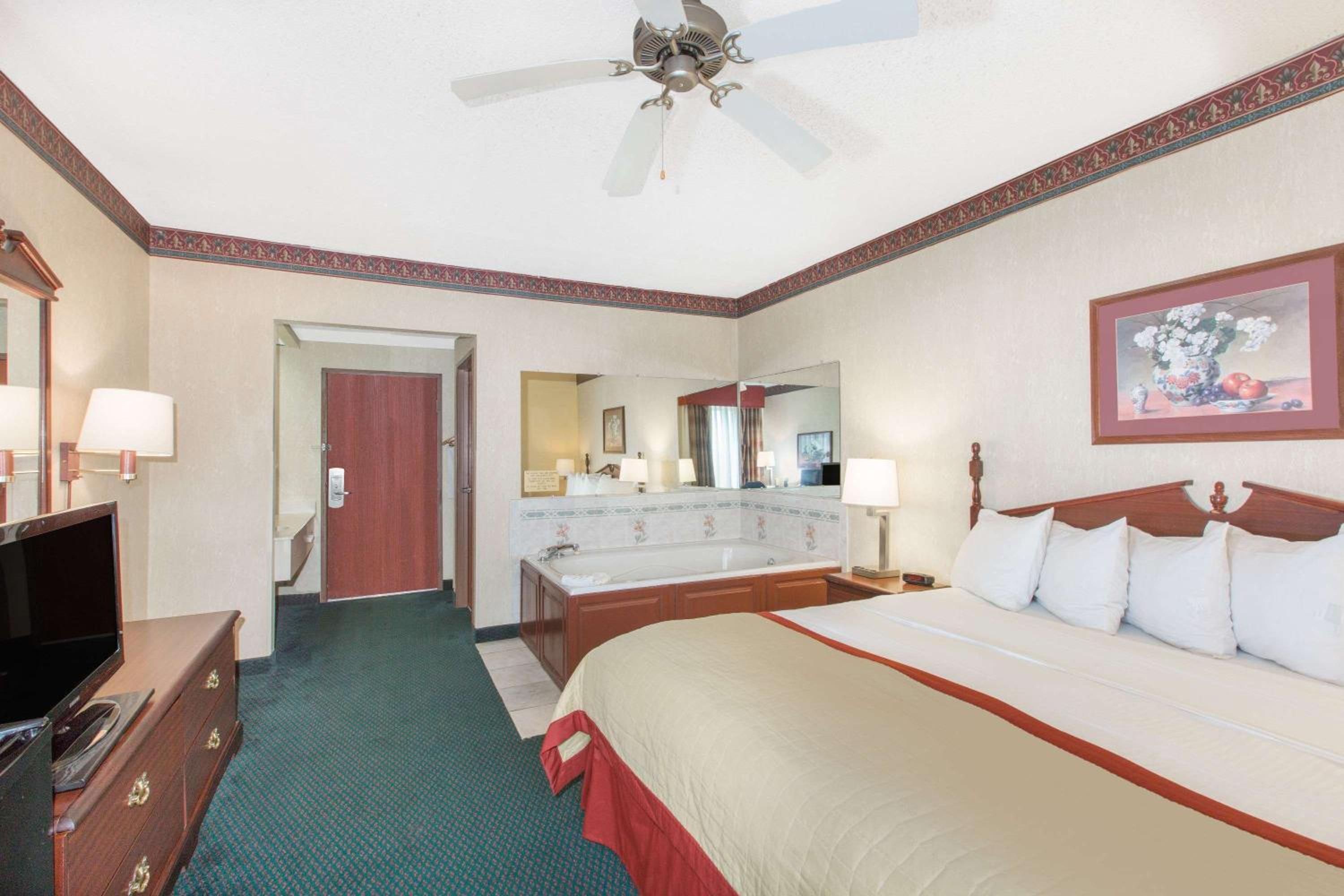 Jonesboro Vacations - Baymont by Wyndham Jonesboro - Property Image 11
