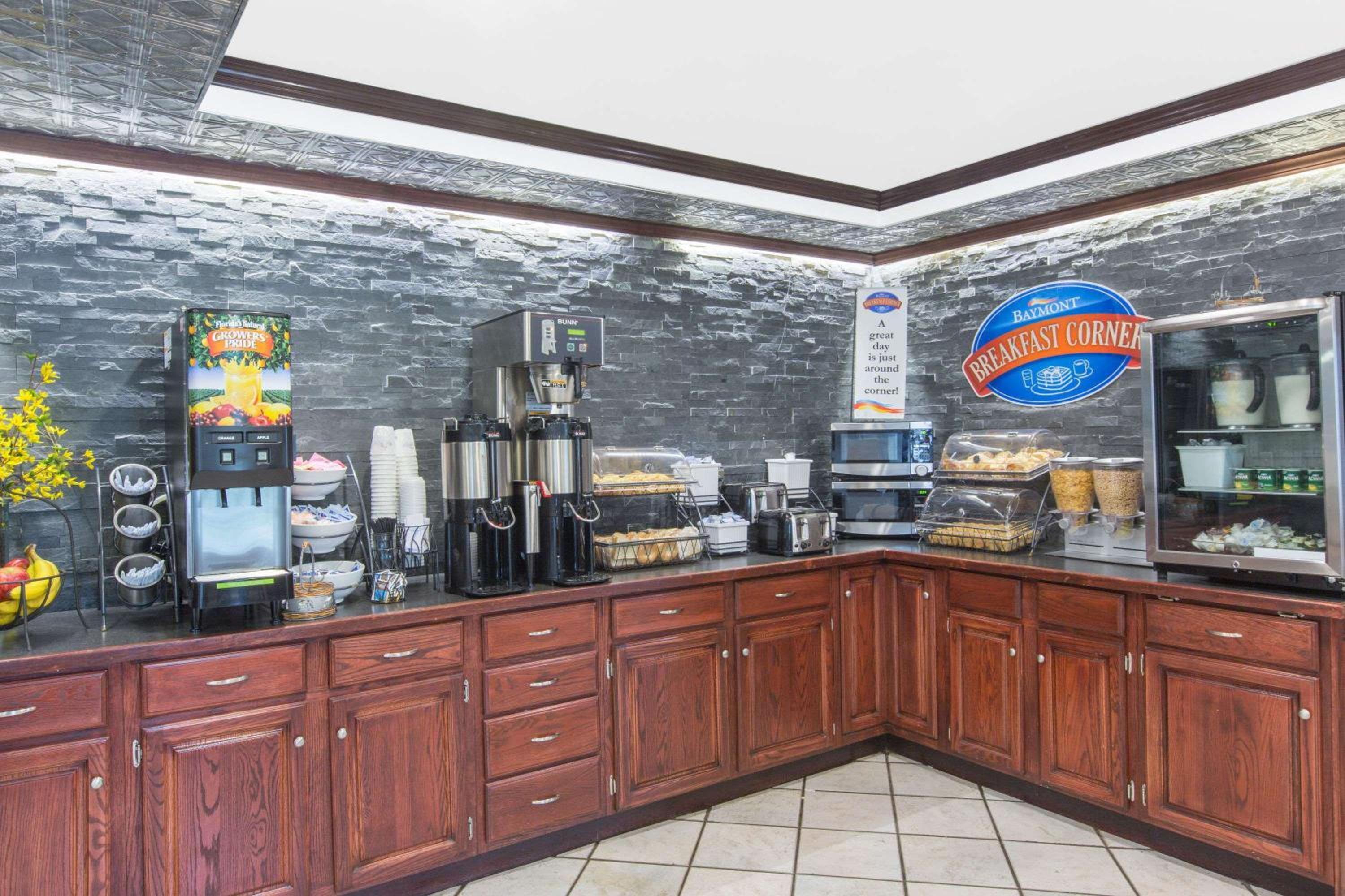 Jonesboro Vacations - Baymont by Wyndham Jonesboro - Property Image 10