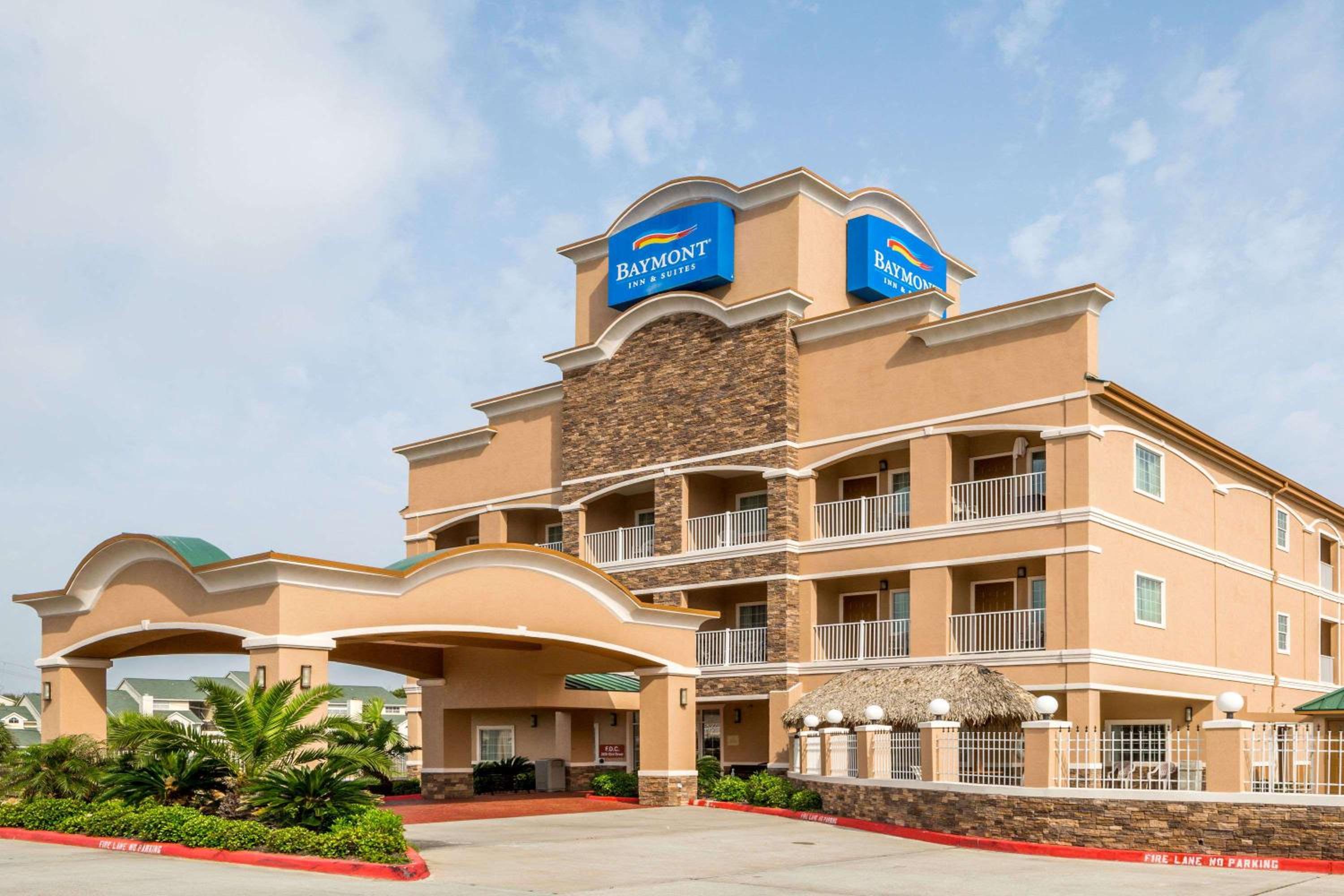 Hotel Baymont by Wyndham Galveston - Image 1