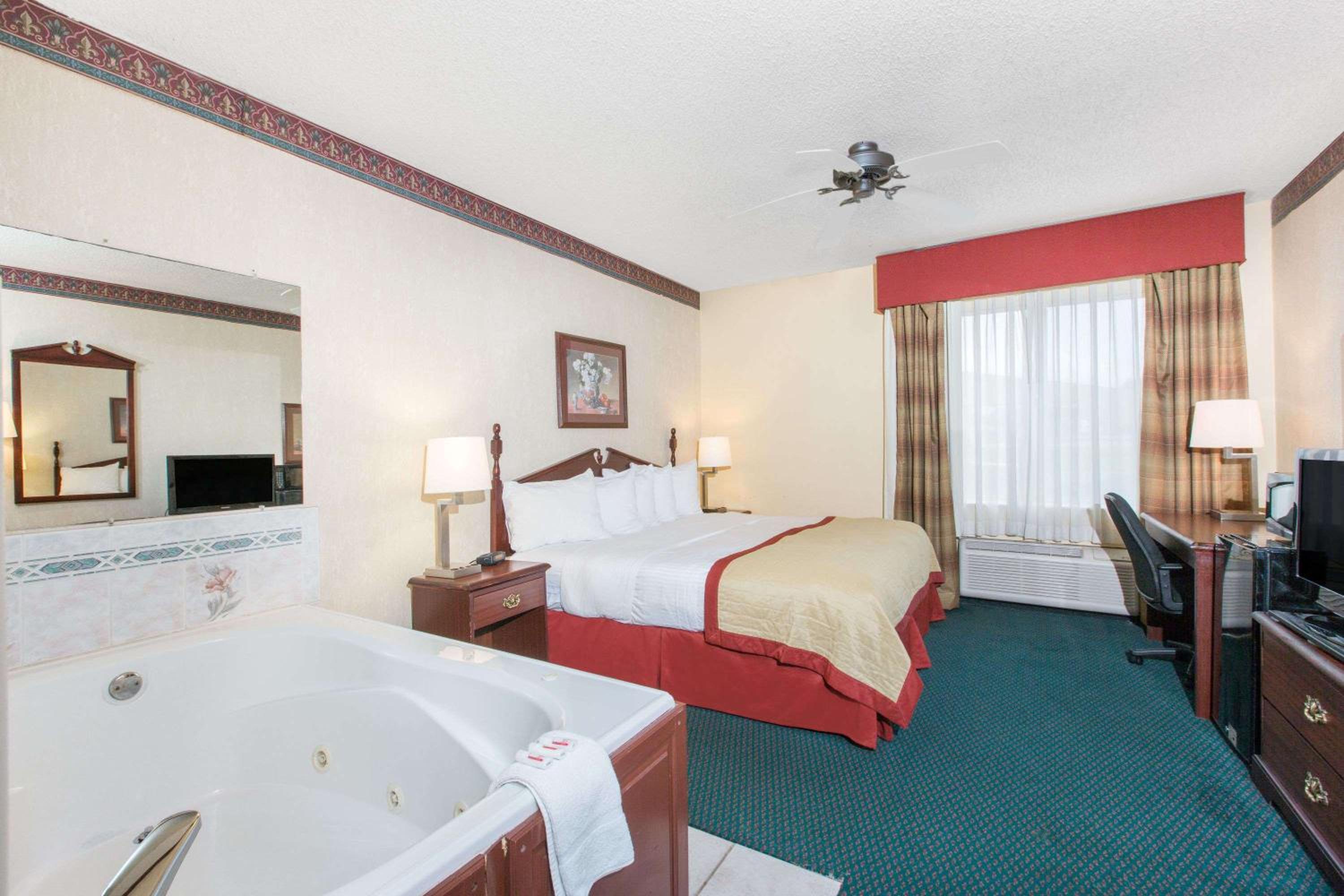 Jonesboro Vacations - Baymont by Wyndham Jonesboro - Property Image 8