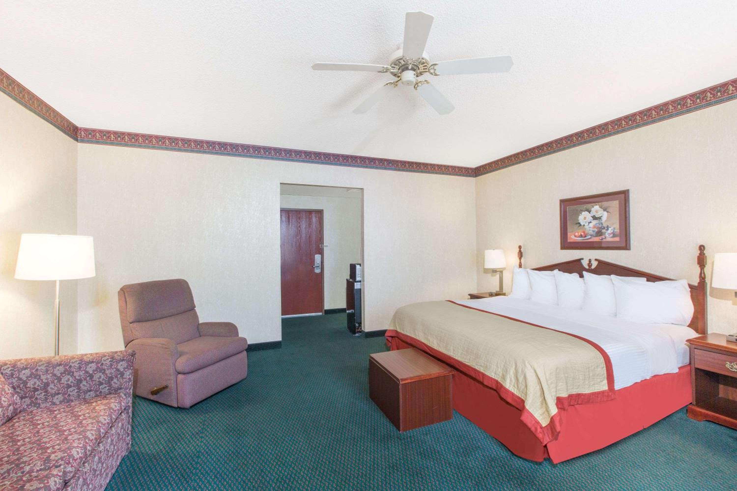 Jonesboro Vacations - Baymont by Wyndham Jonesboro - Property Image 7