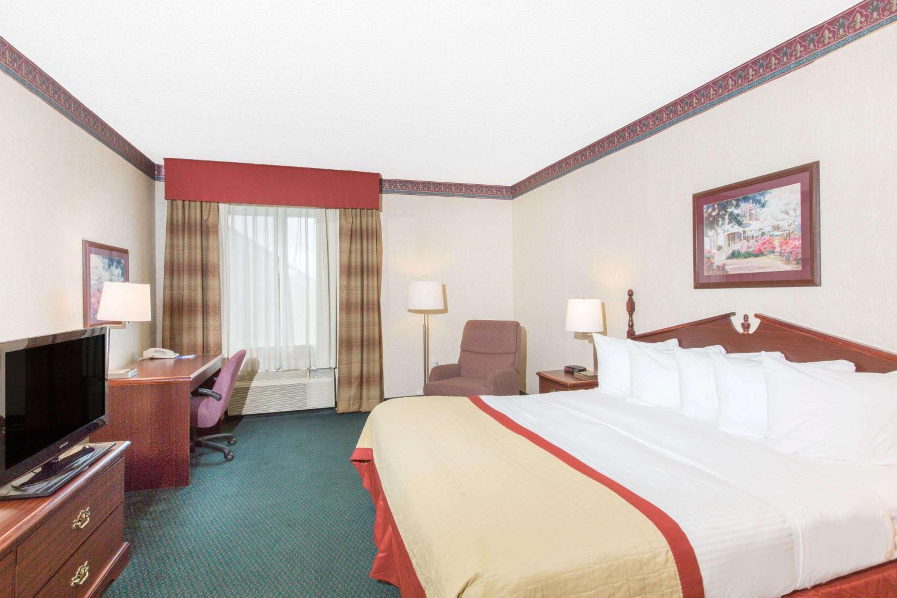 Jonesboro Vacations - Baymont by Wyndham Jonesboro - Property Image 5
