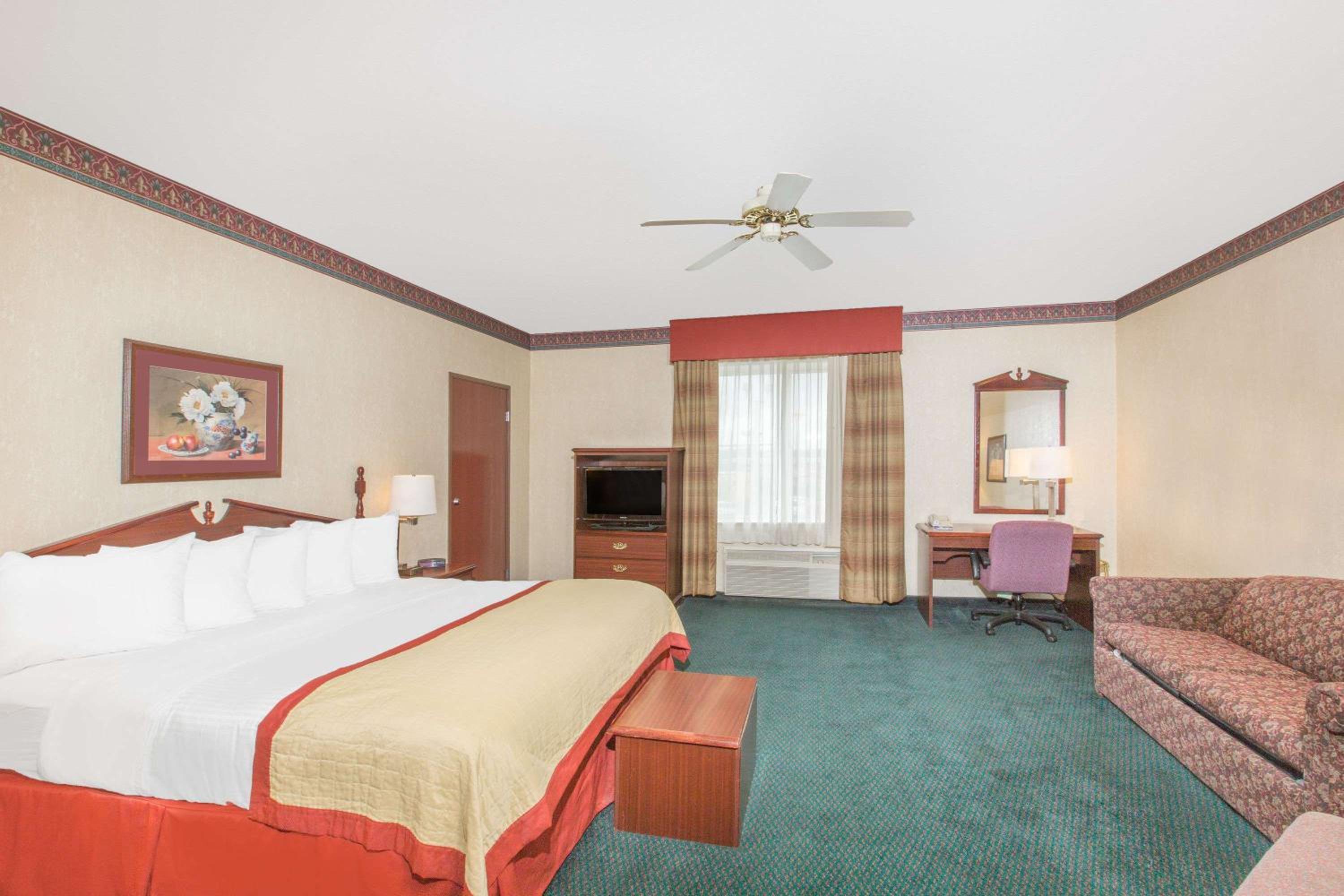 Jonesboro Vacations - Baymont by Wyndham Jonesboro - Property Image 2