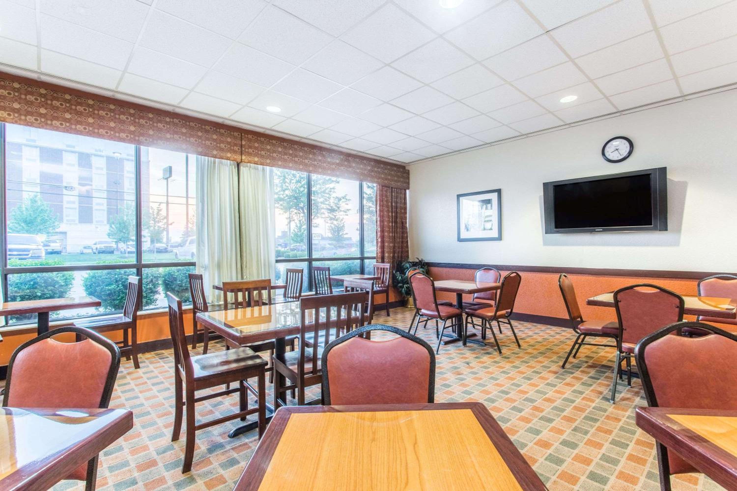 Baymont by Wyndham Cincinnati Sharonville - Property Image 12
