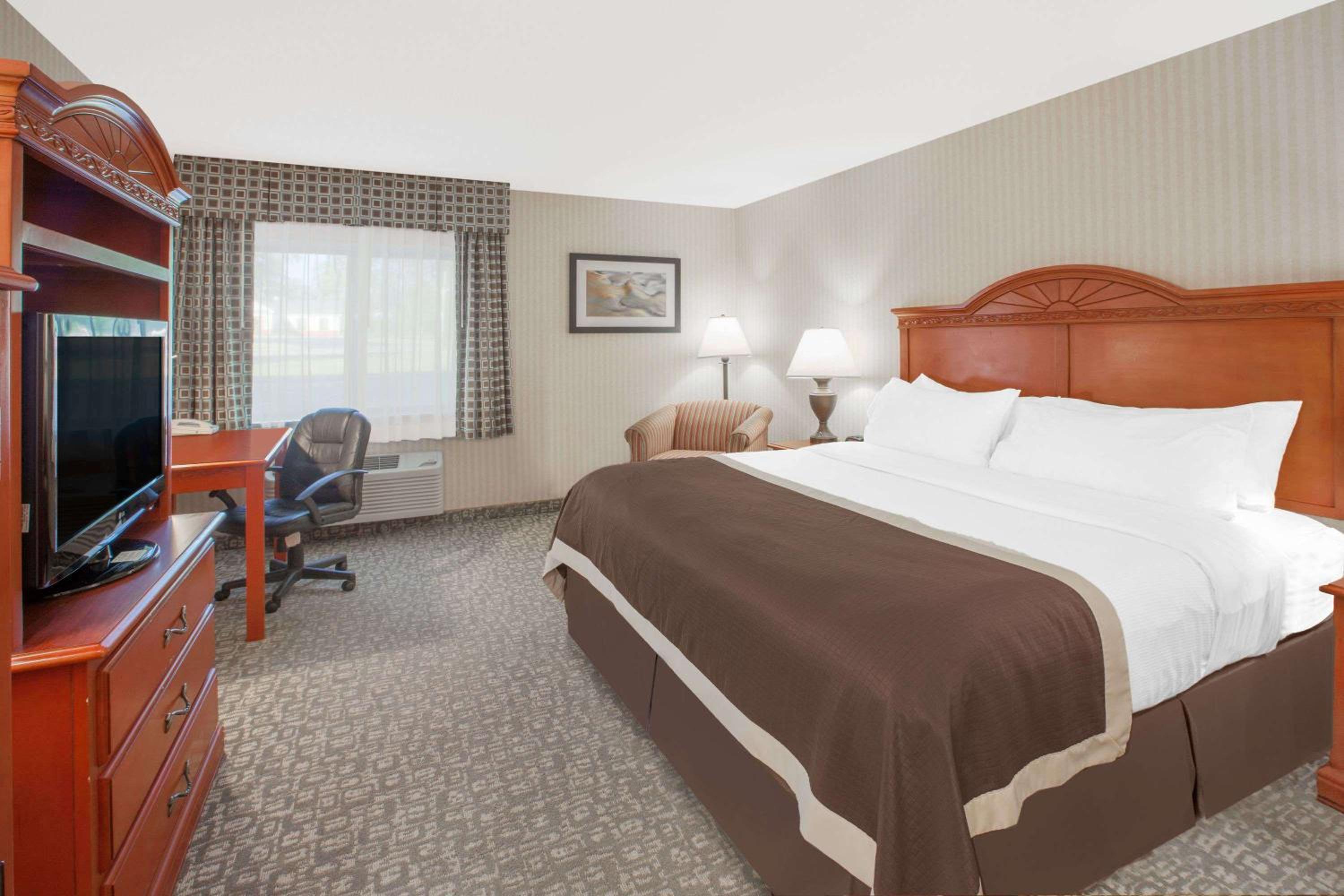 Jacksonville Vacations - Baymont by Wyndham Jackson - Property Image 10