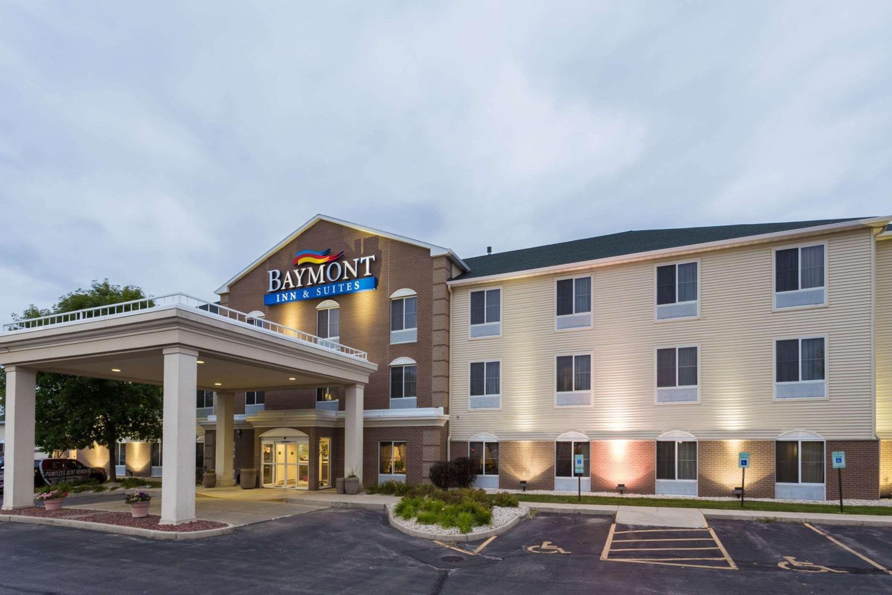 Hotel Baymont by Wyndham Waterford/Burlington WI