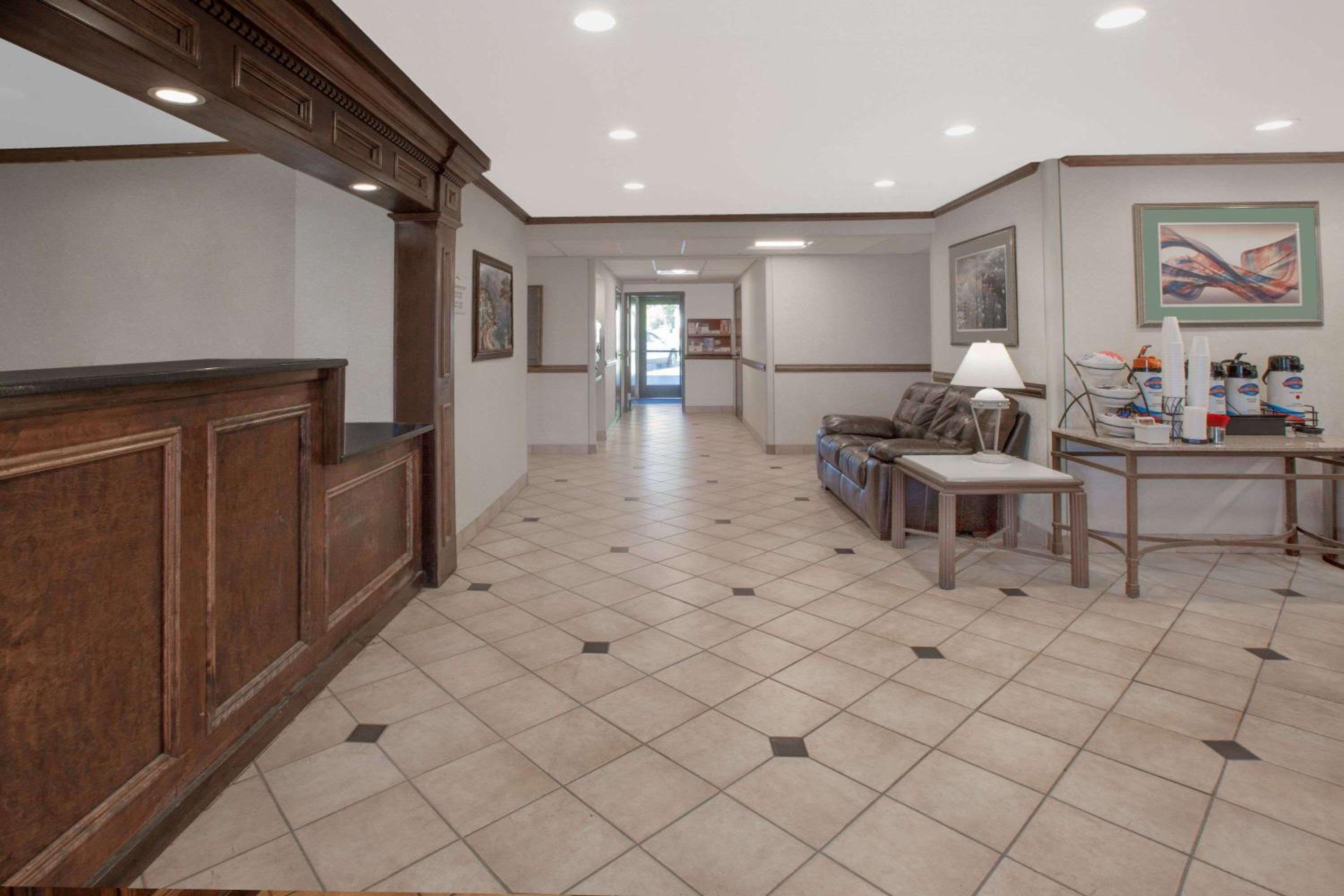 Jacksonville Vacations - Baymont by Wyndham Jackson - Property Image 7