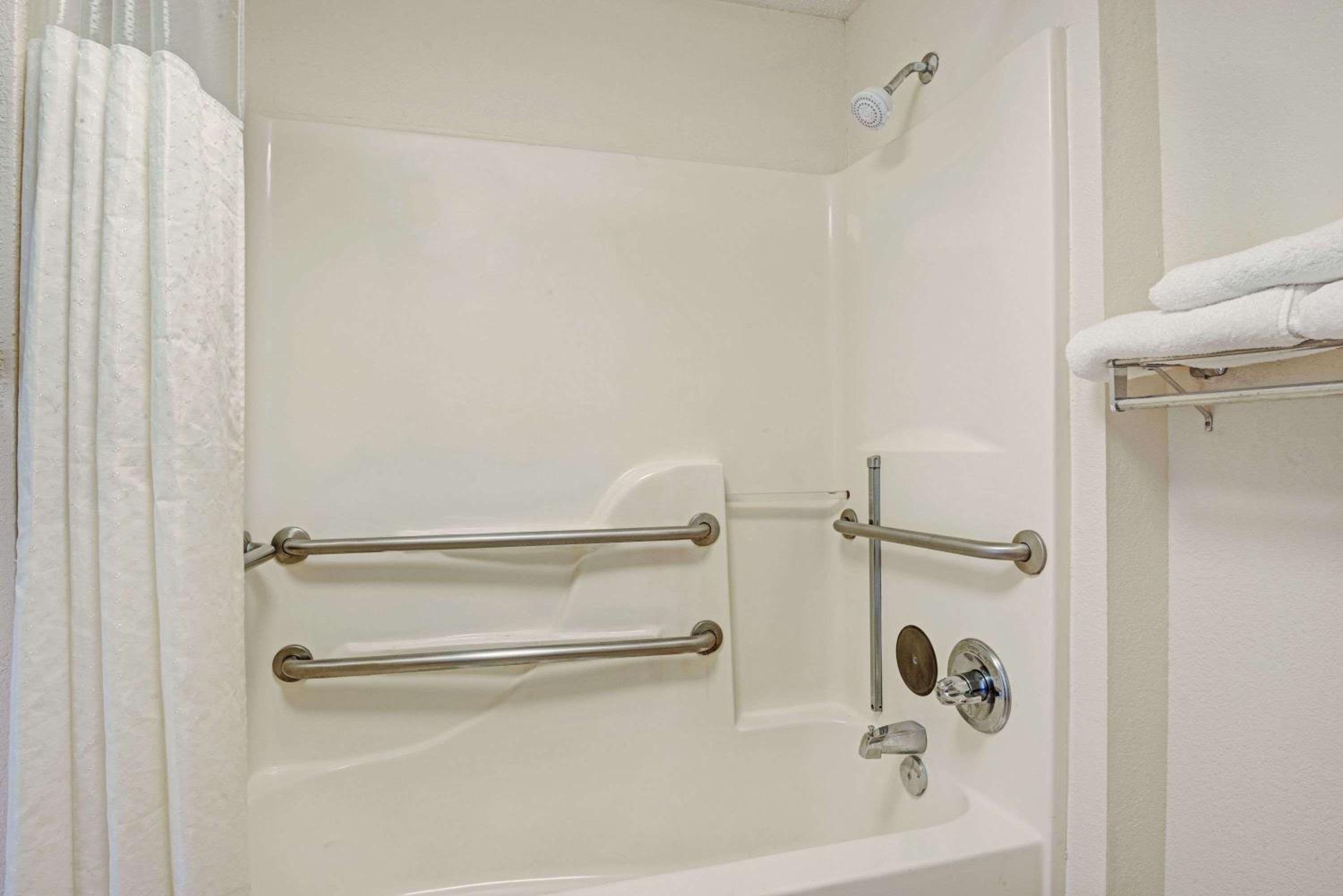 Travelodge by Wyndham Montgomery East, Foto 24