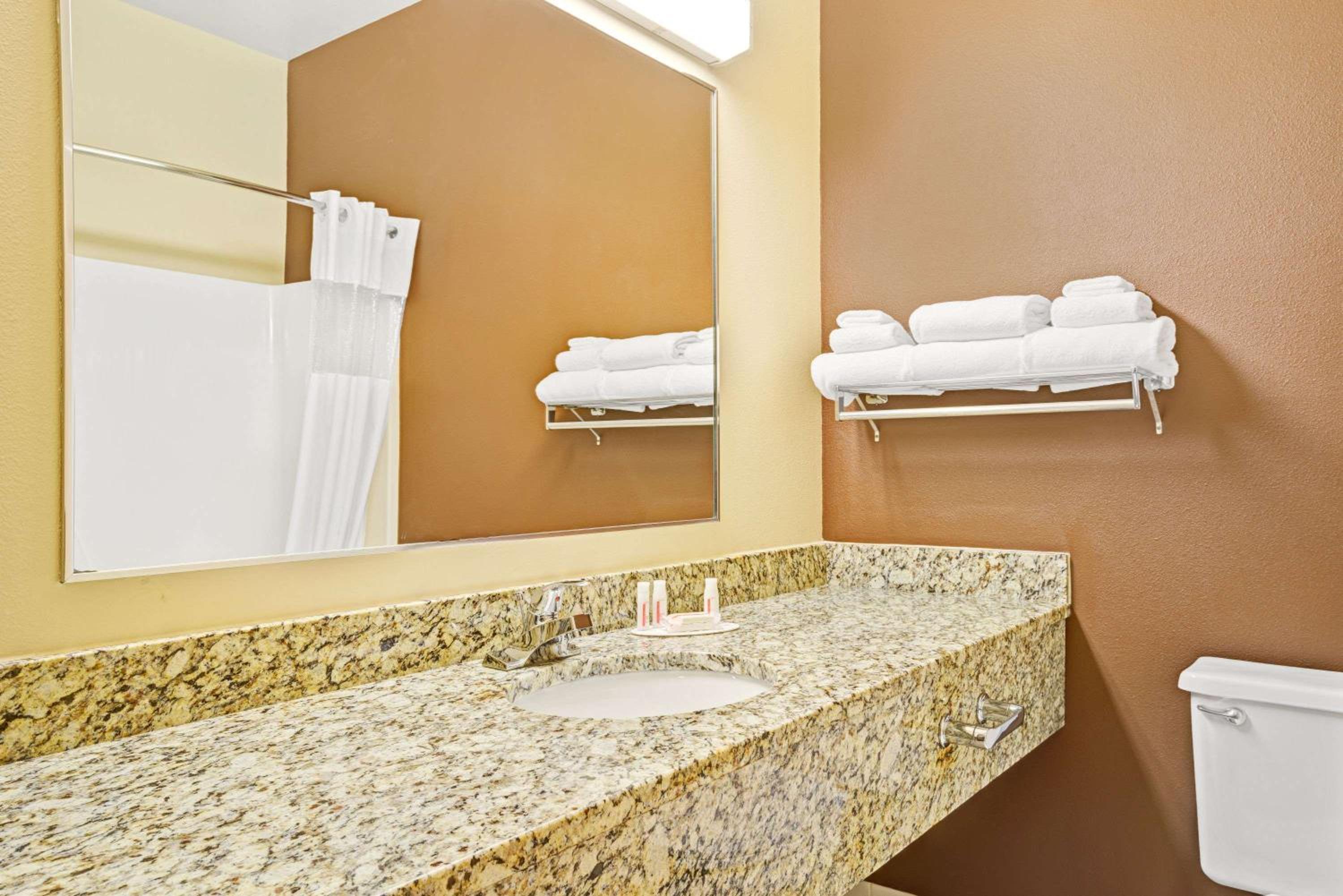 Baymont by Wyndham Wahpeton view 2