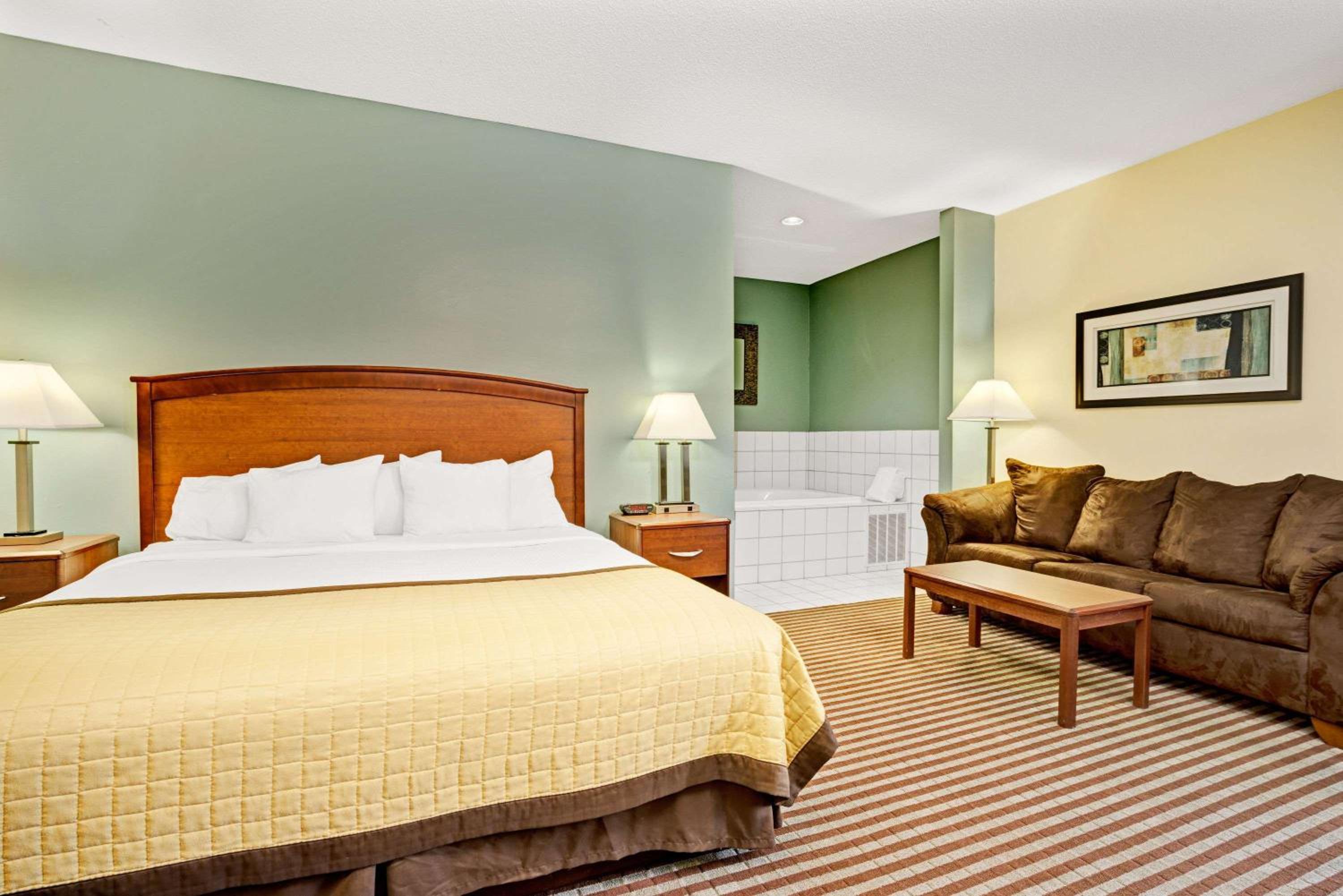 Baymont by Wyndham Wahpeton view 3