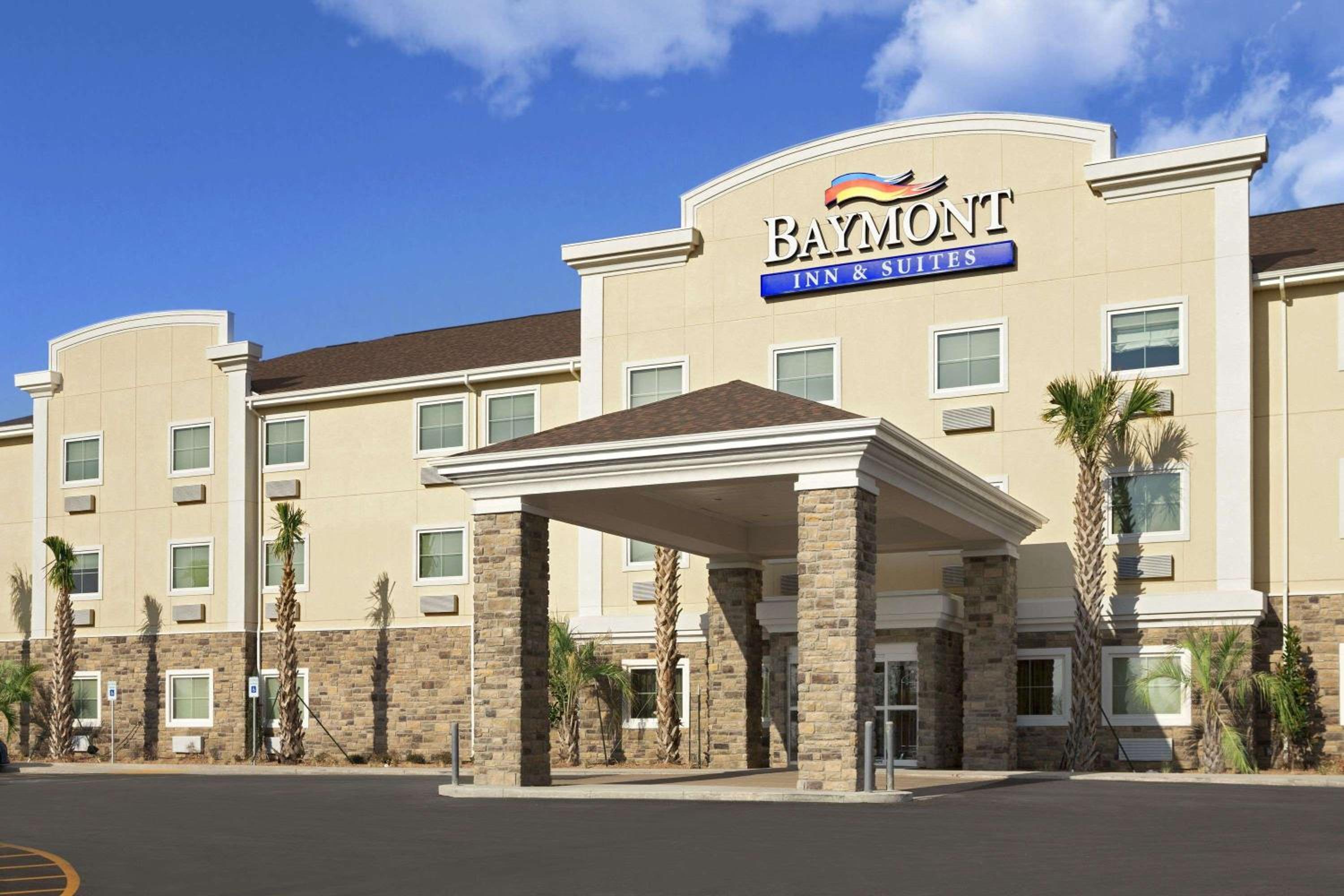Hotel Baymont Inn & Suites by Wyndham Odessa - Image 1