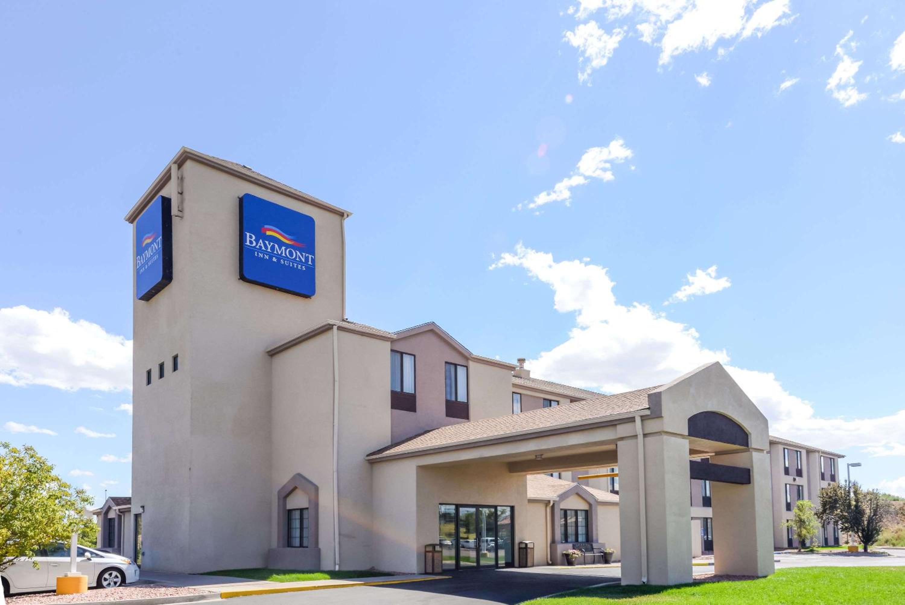 Hotel Baymont by Wyndham Pueblo - Image 1