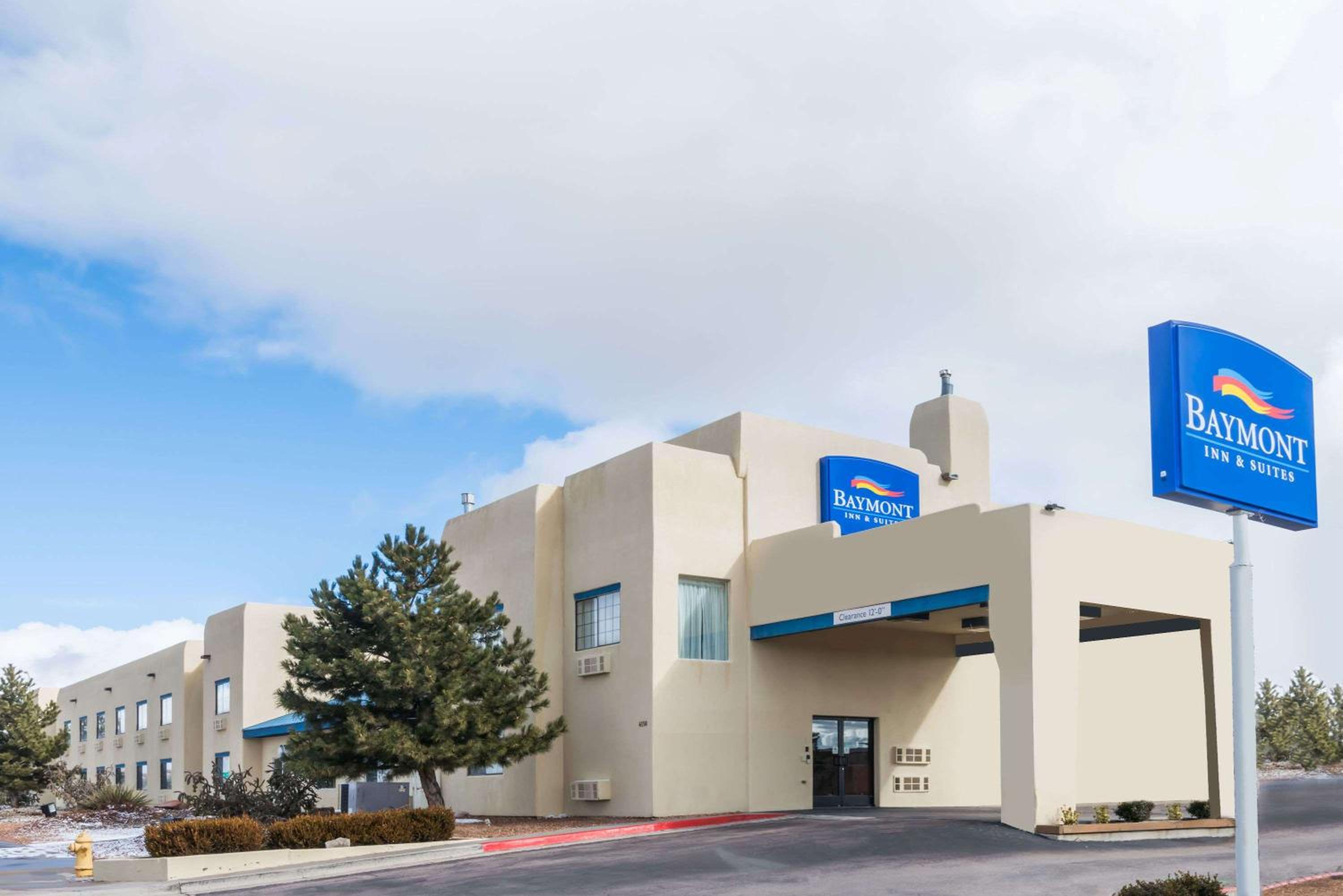 Santa Fe Vacations - Baymont by Wyndham Santa Fe - Property Image 1