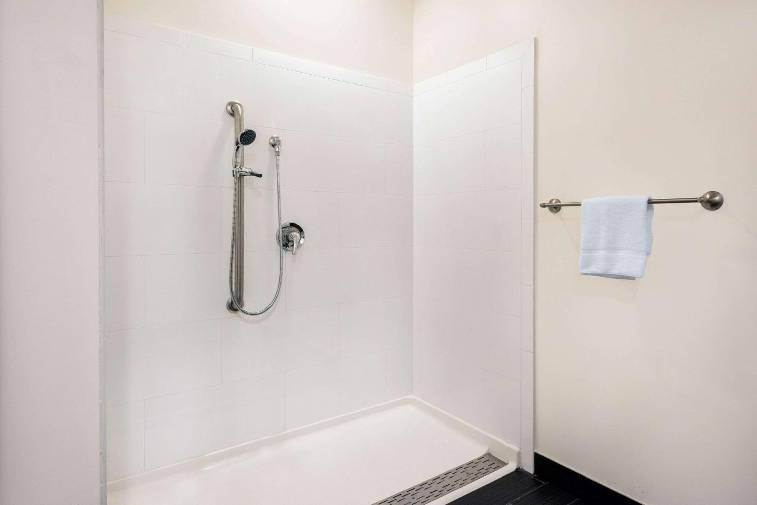 Quincy Vacations - Howard Johnson by Wyndham Quincy/ Boston - Property Image 23