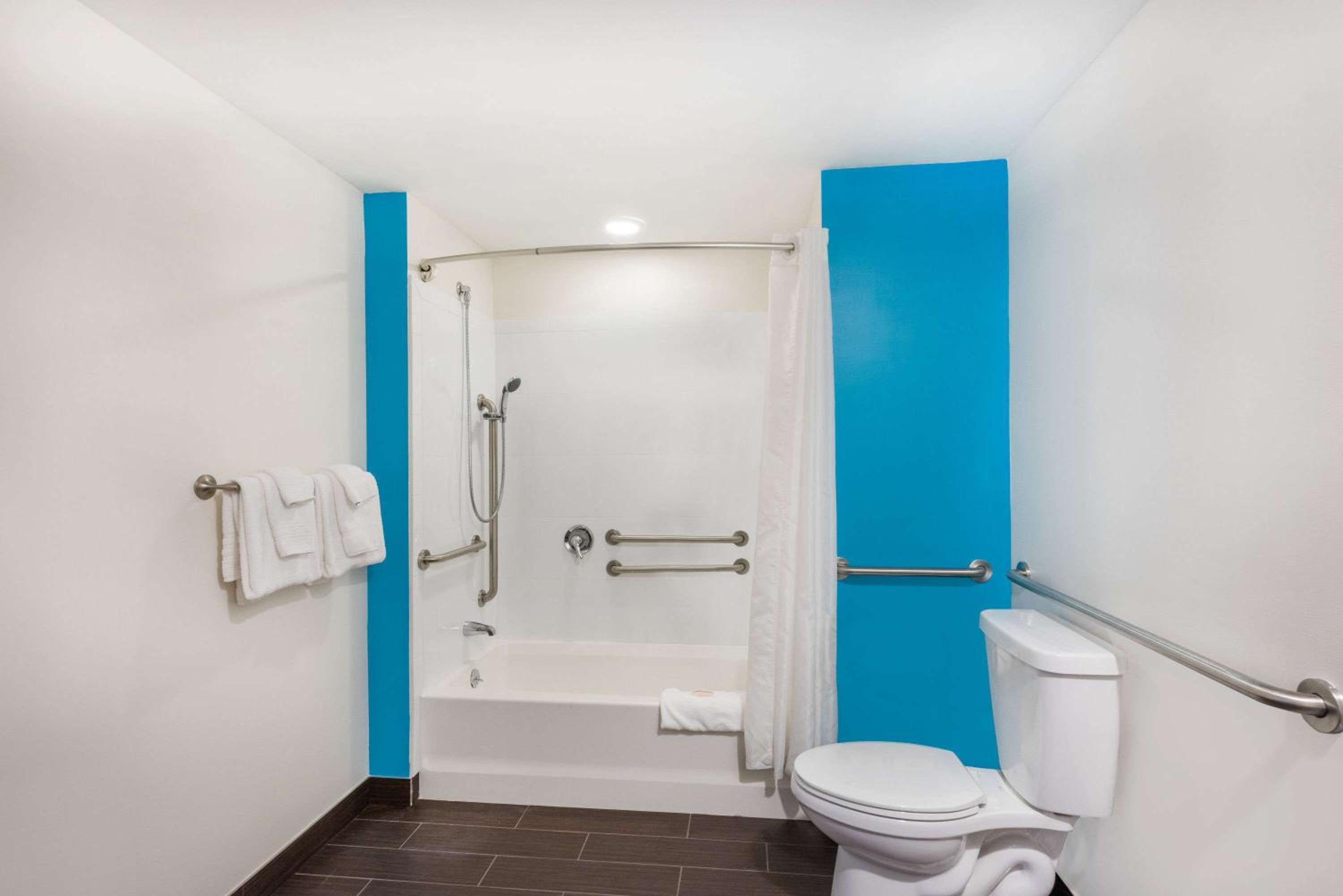 Quincy Vacations - Howard Johnson by Wyndham Quincy/ Boston - Property Image 22