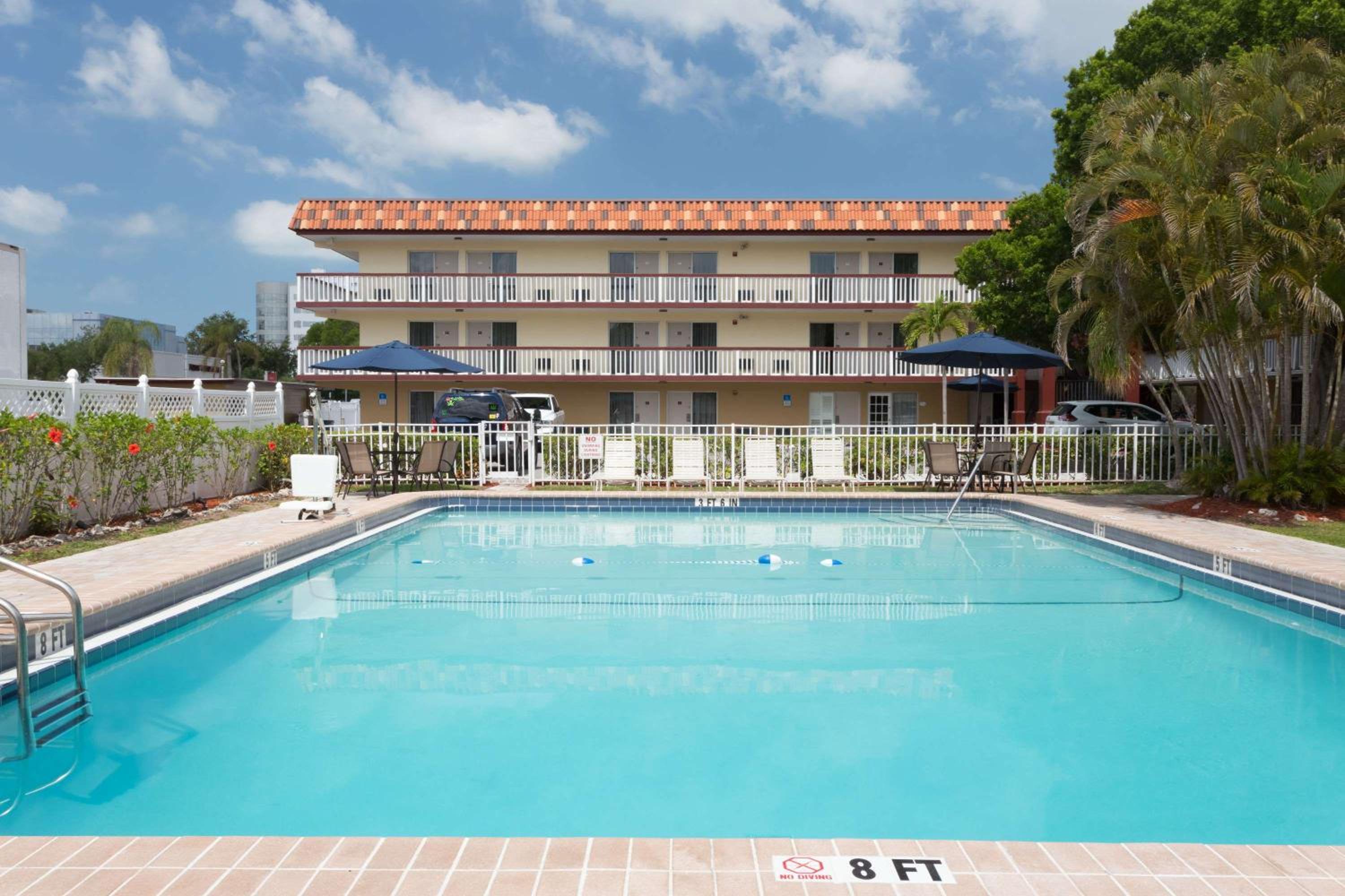 Baymont by Wyndham Sarasota - Property Image 14