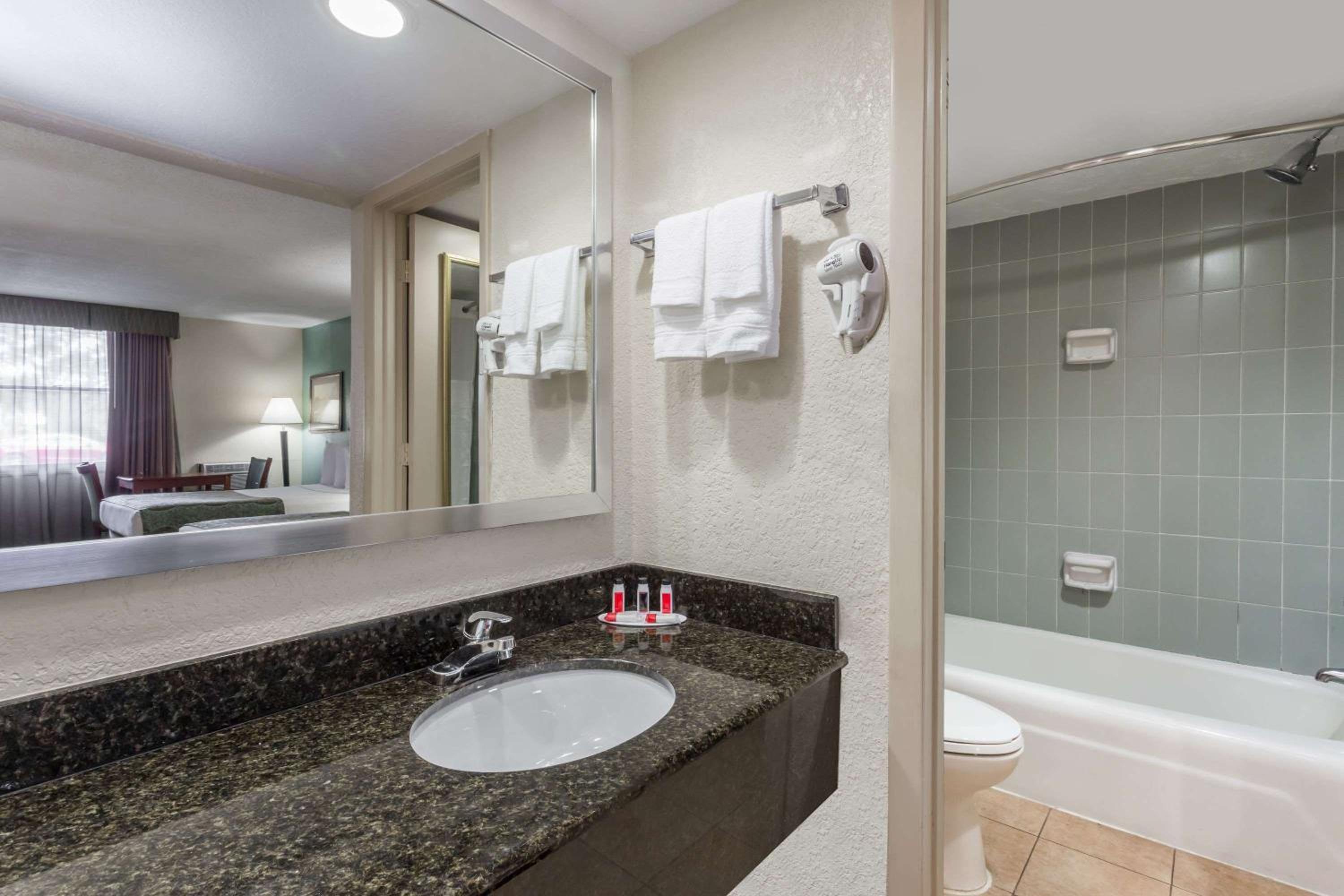 Baymont by Wyndham Sarasota - Property Image 1