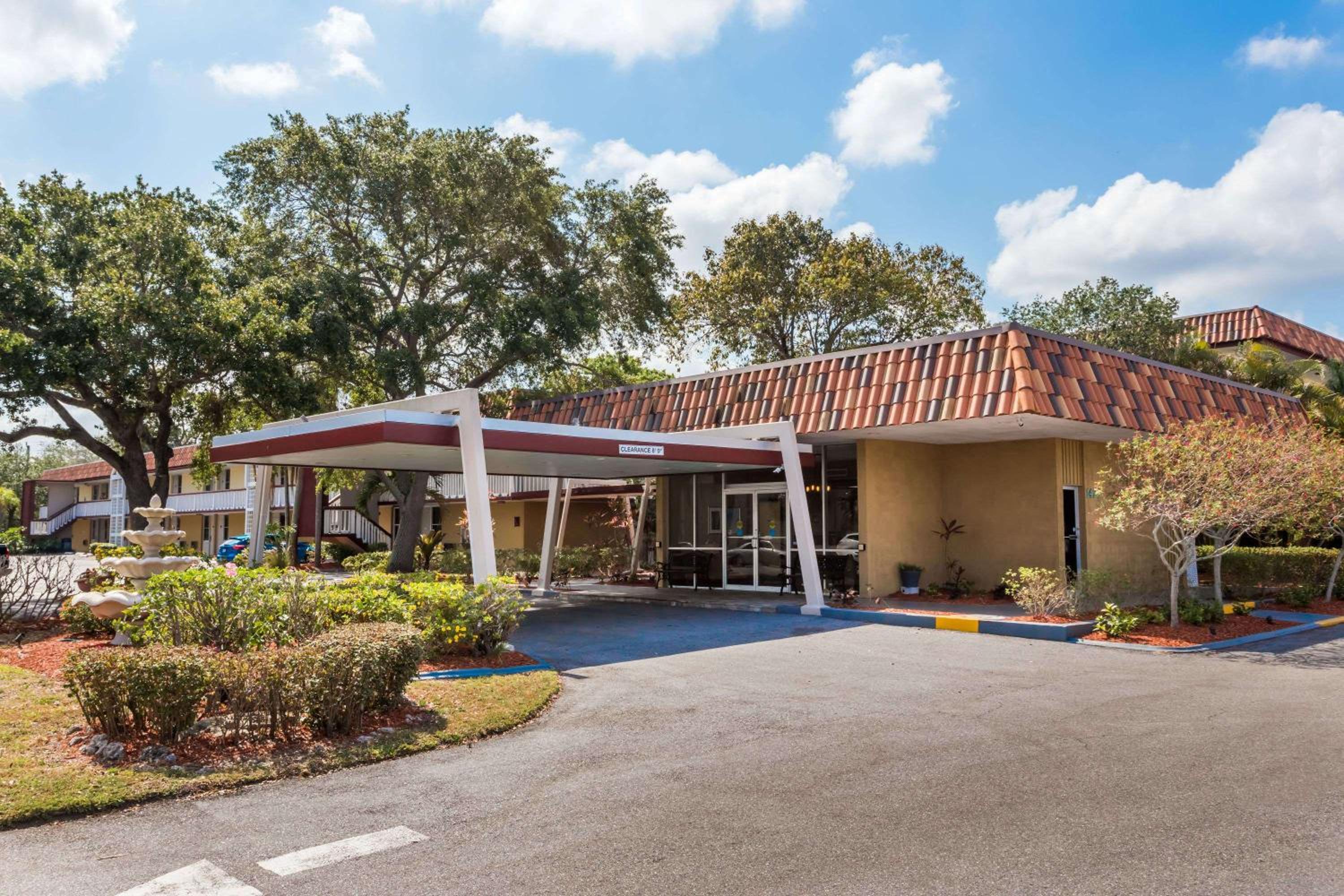 Baymont by Wyndham Sarasota - Property Image 33