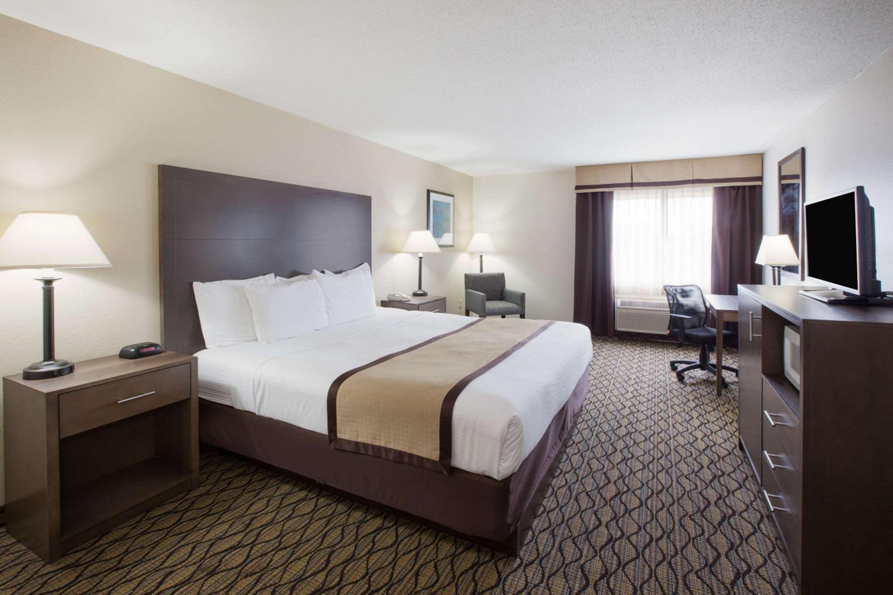 Baymont by Wyndham Auburn, Foto 12