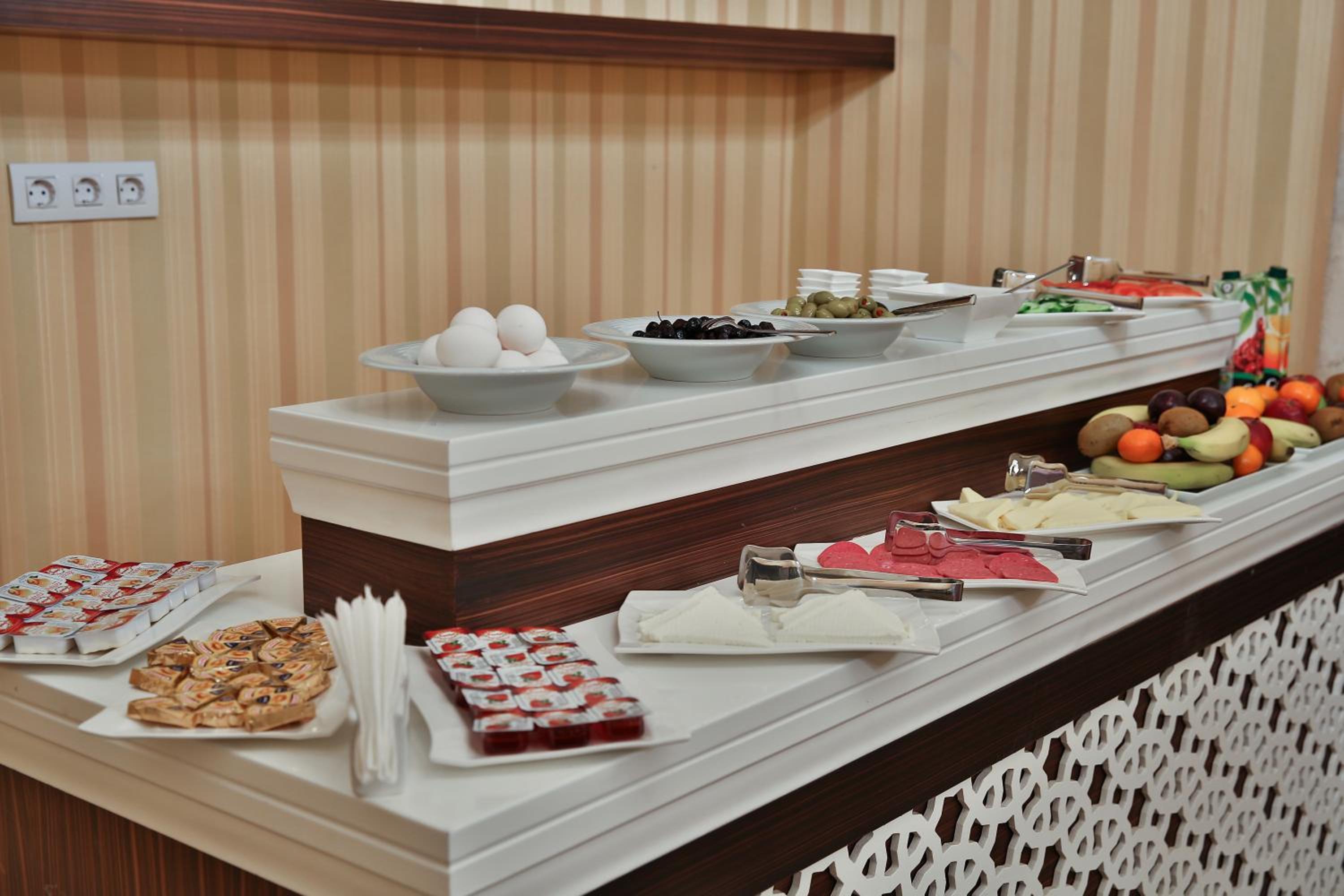 Hotel Queens Land - Image 36