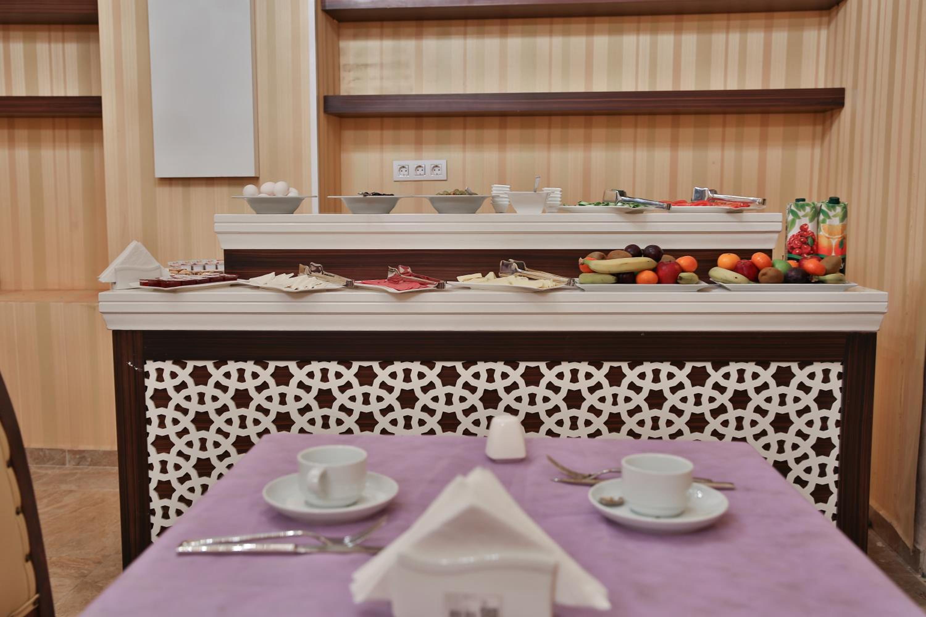 Hotel Queens Land - Image 34