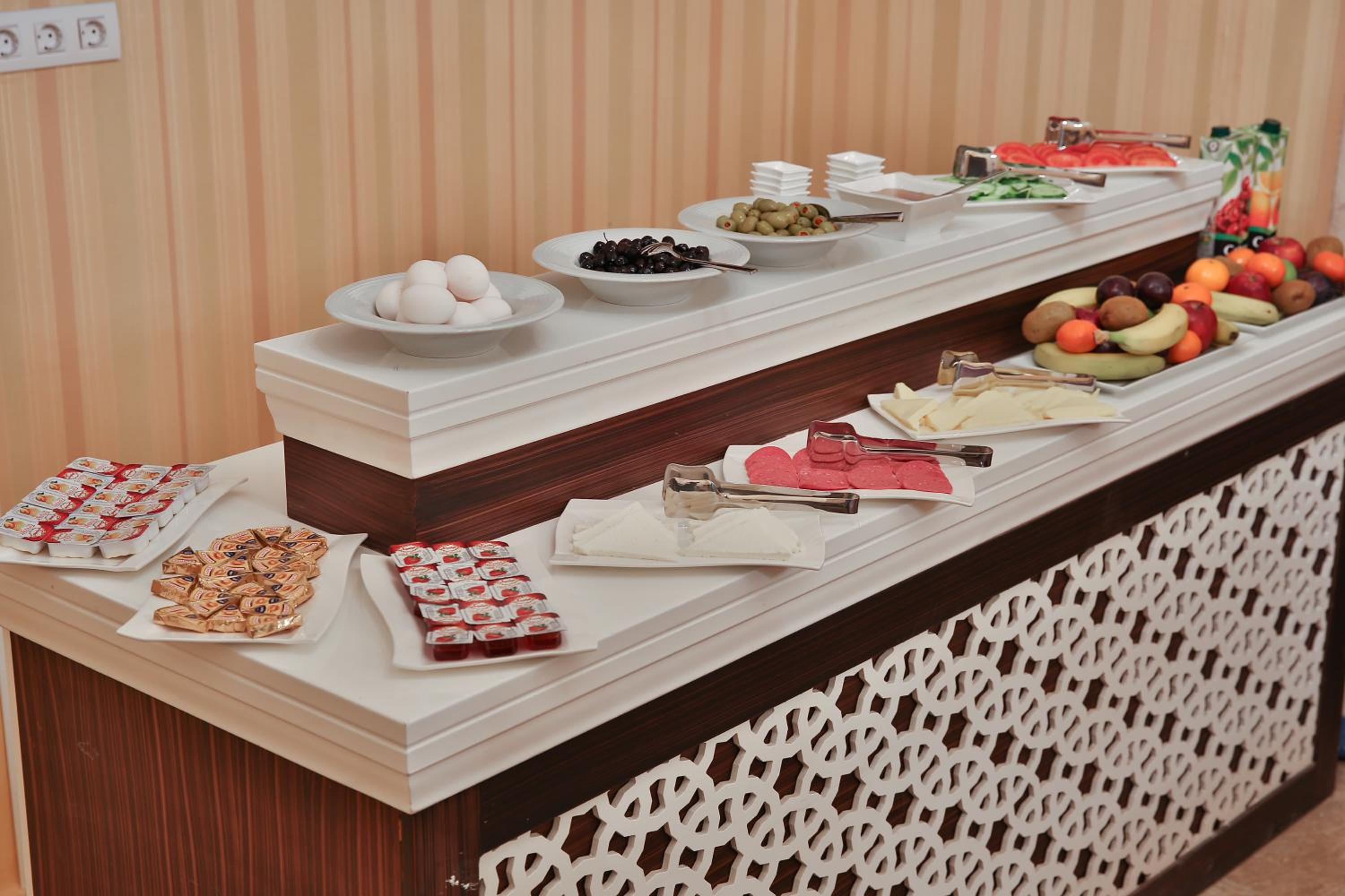 Hotel Queens Land - Image 35