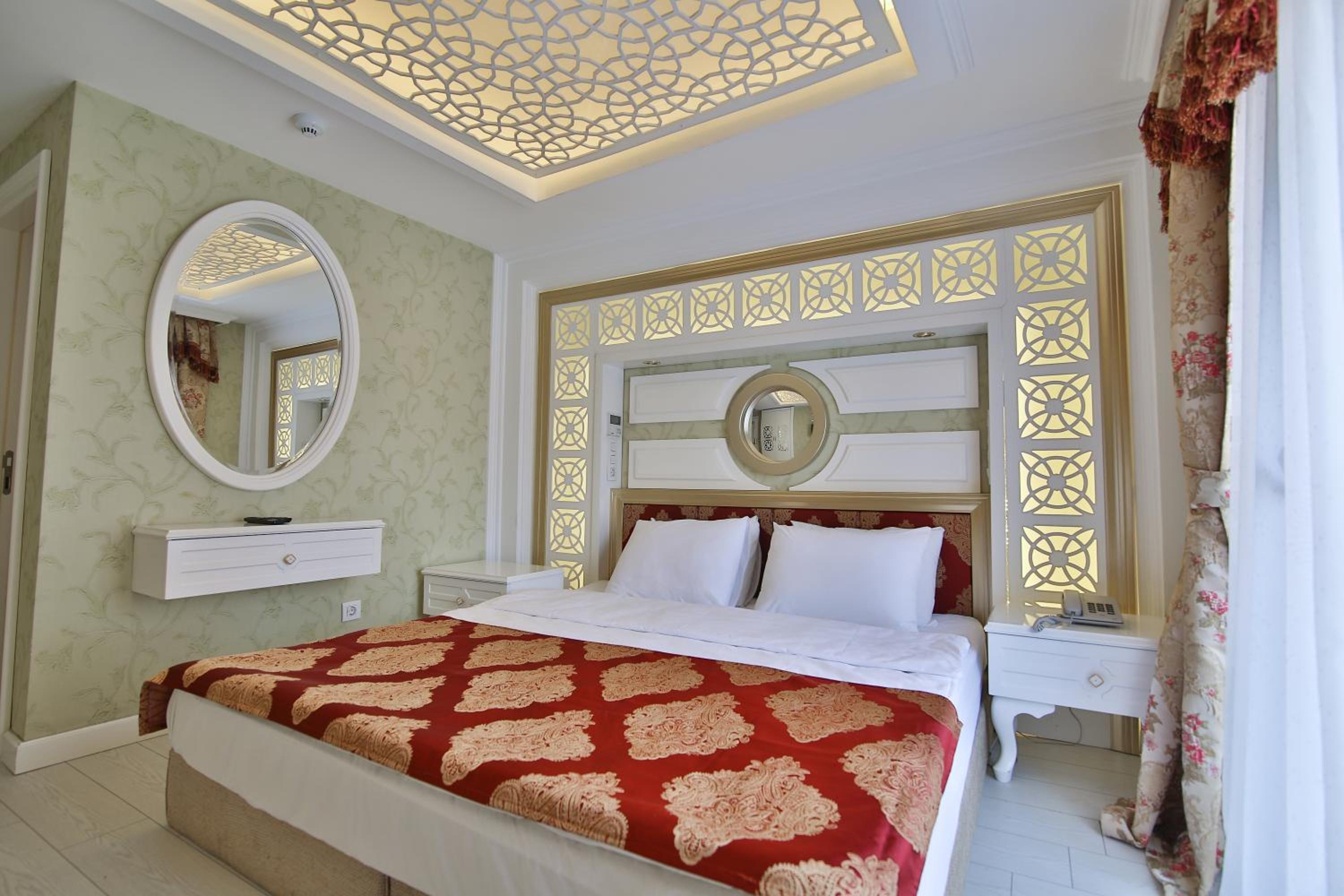 Hotel Queens Land - Image 24