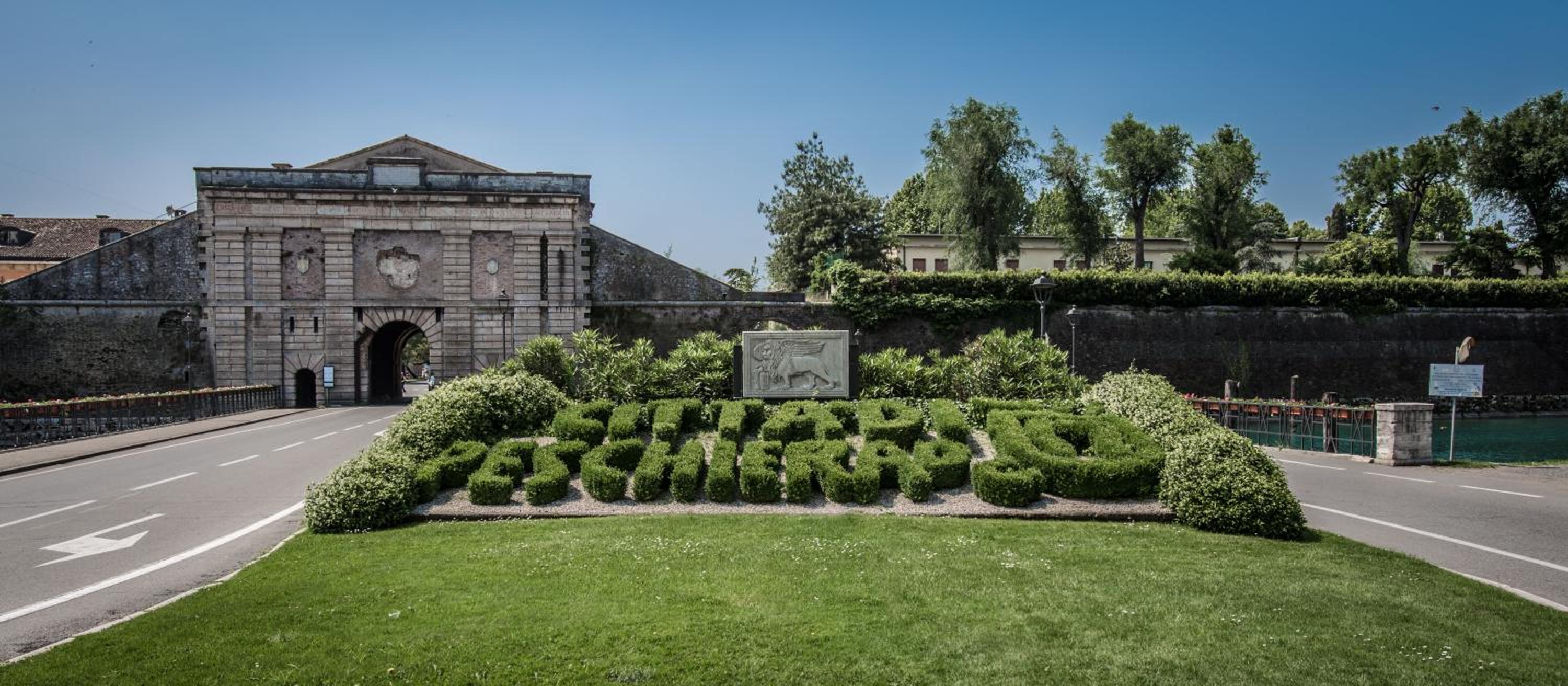 Hotel Johnson - Image 1