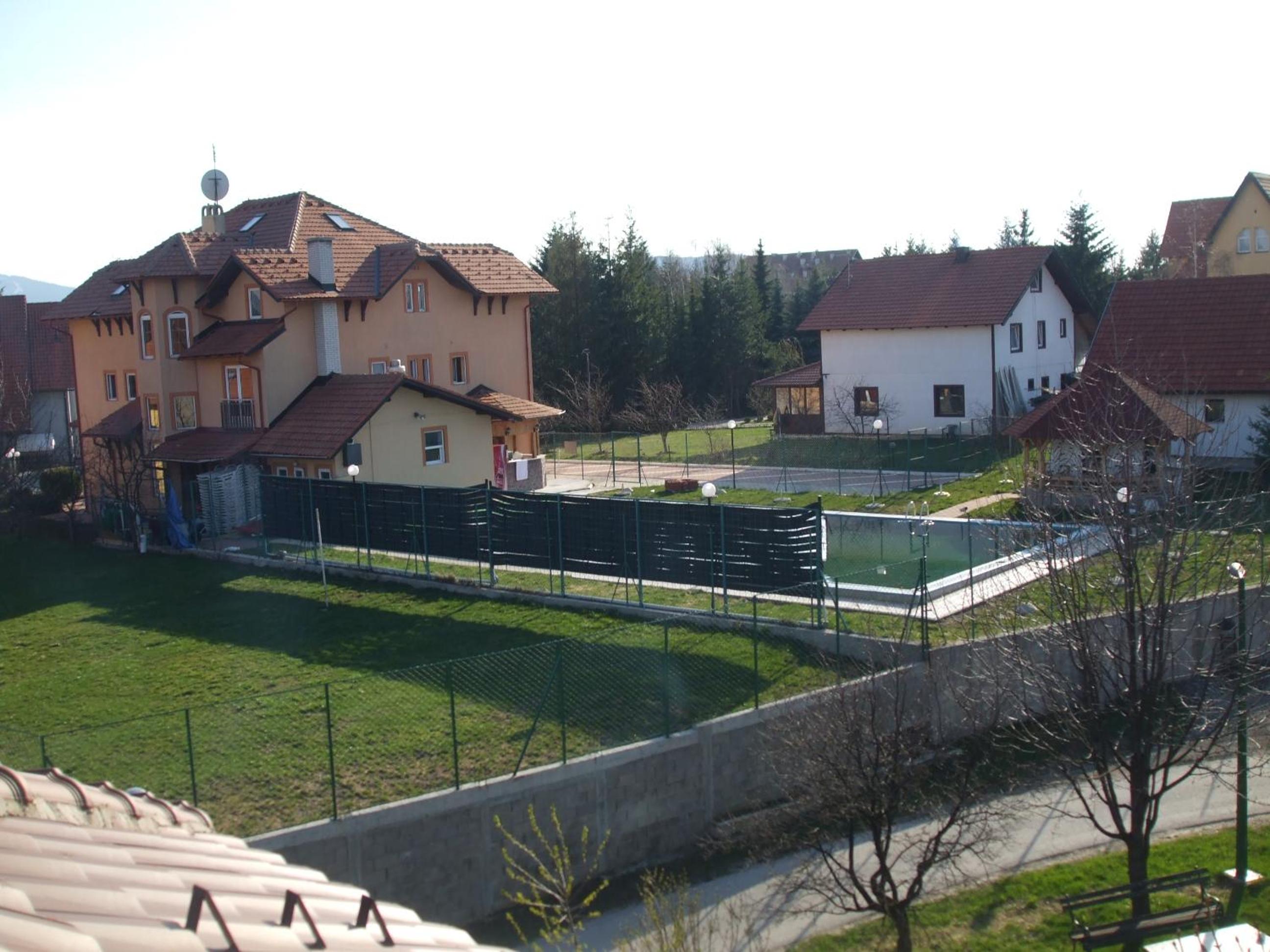 Photo 12