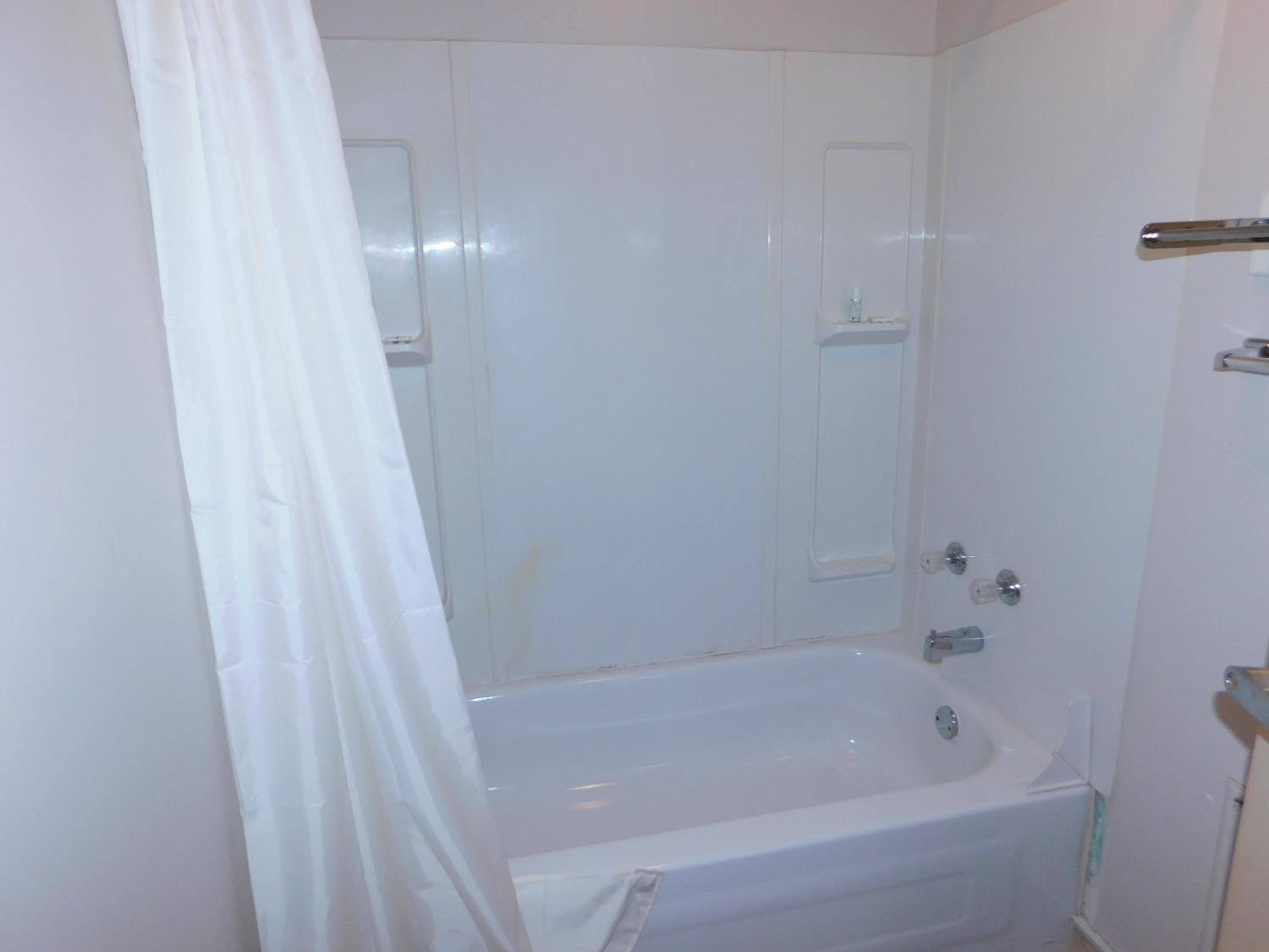 Hinton Vacations - Timberland Hotel - Property Image 2