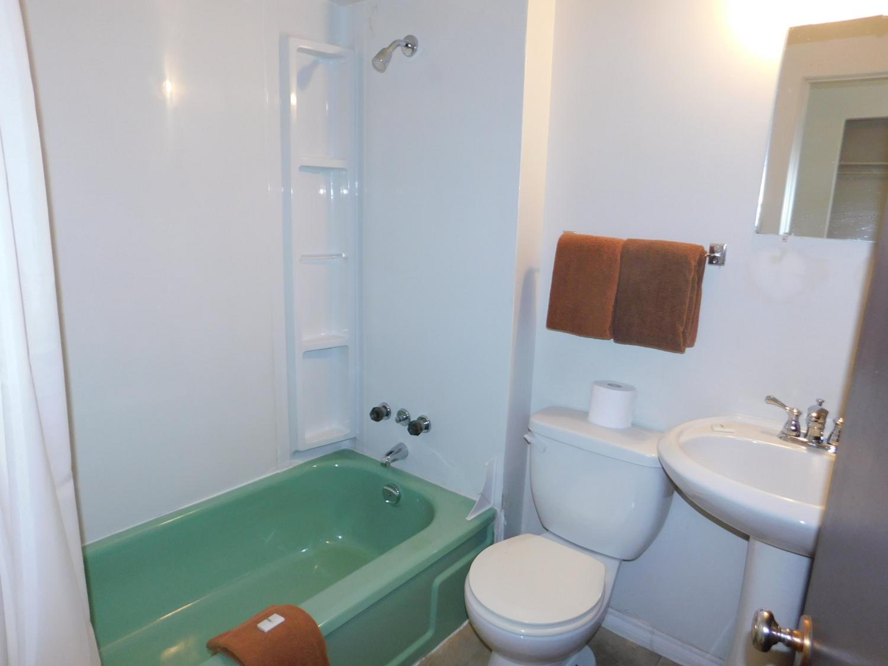 Hinton Vacations - Timberland Hotel - Property Image 4