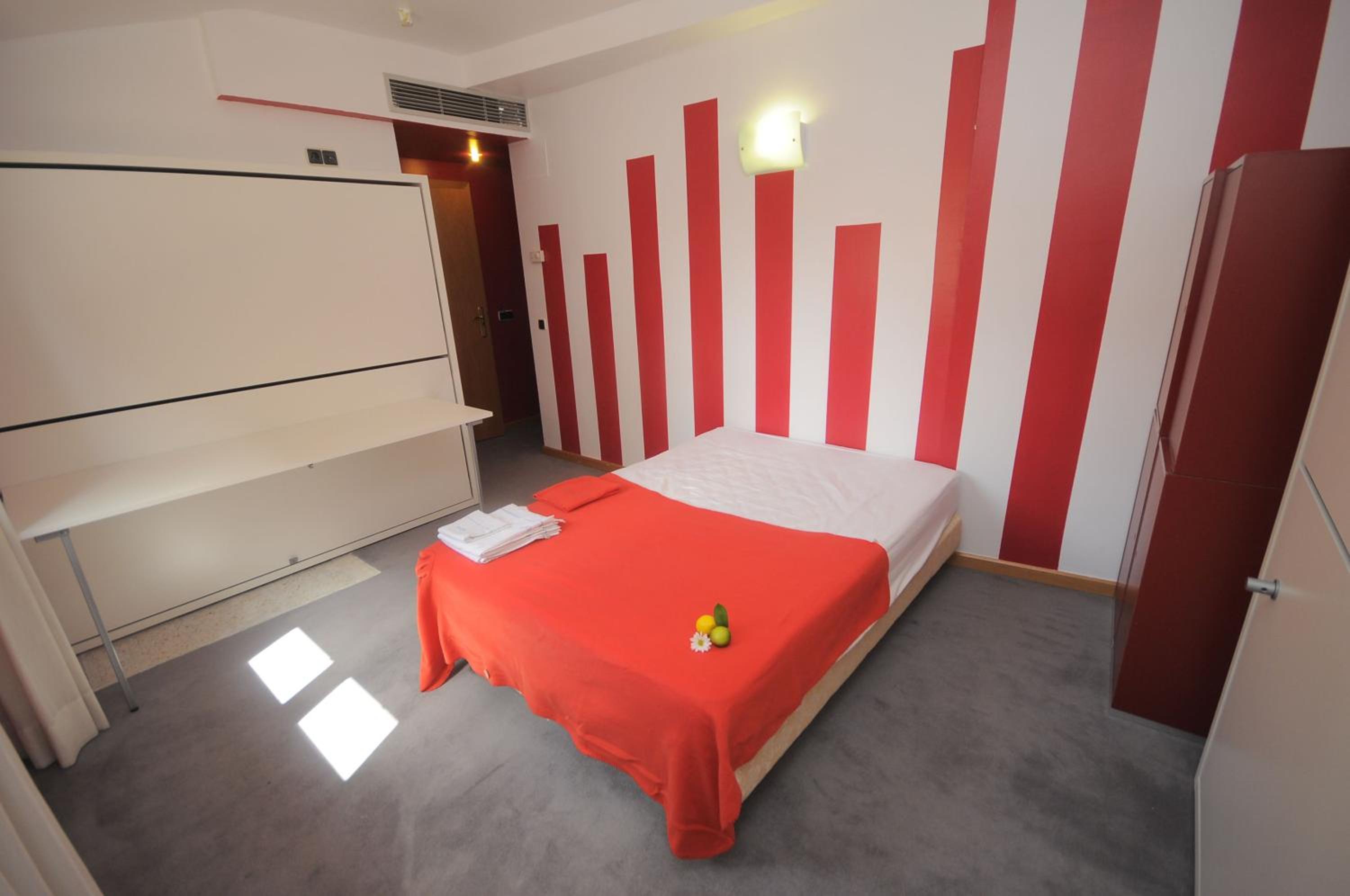 Albergue Revolutum Hostel