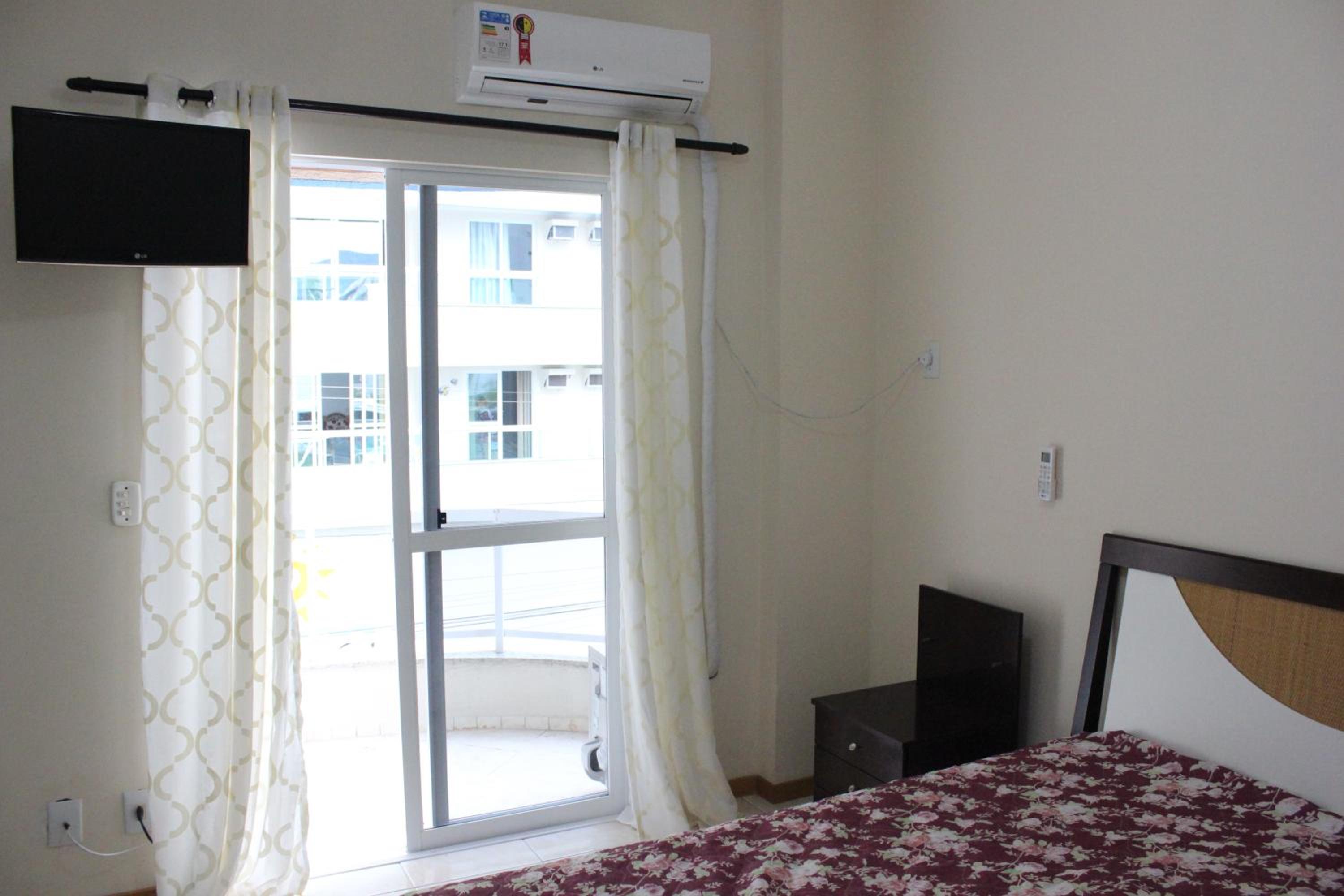 Apartamento em Meia Praia