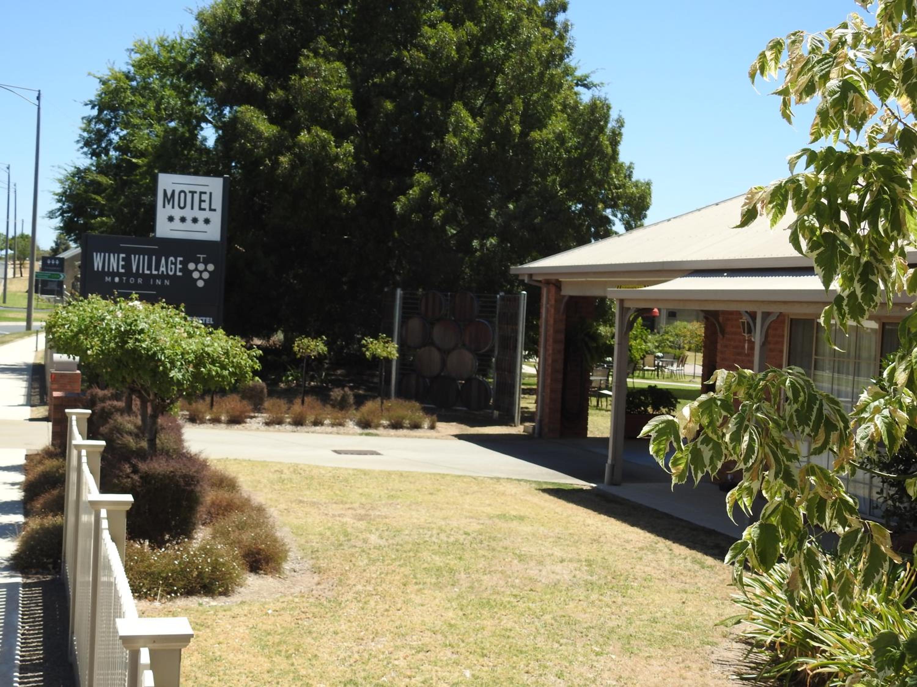 Hotel Wine Village Motor Inn