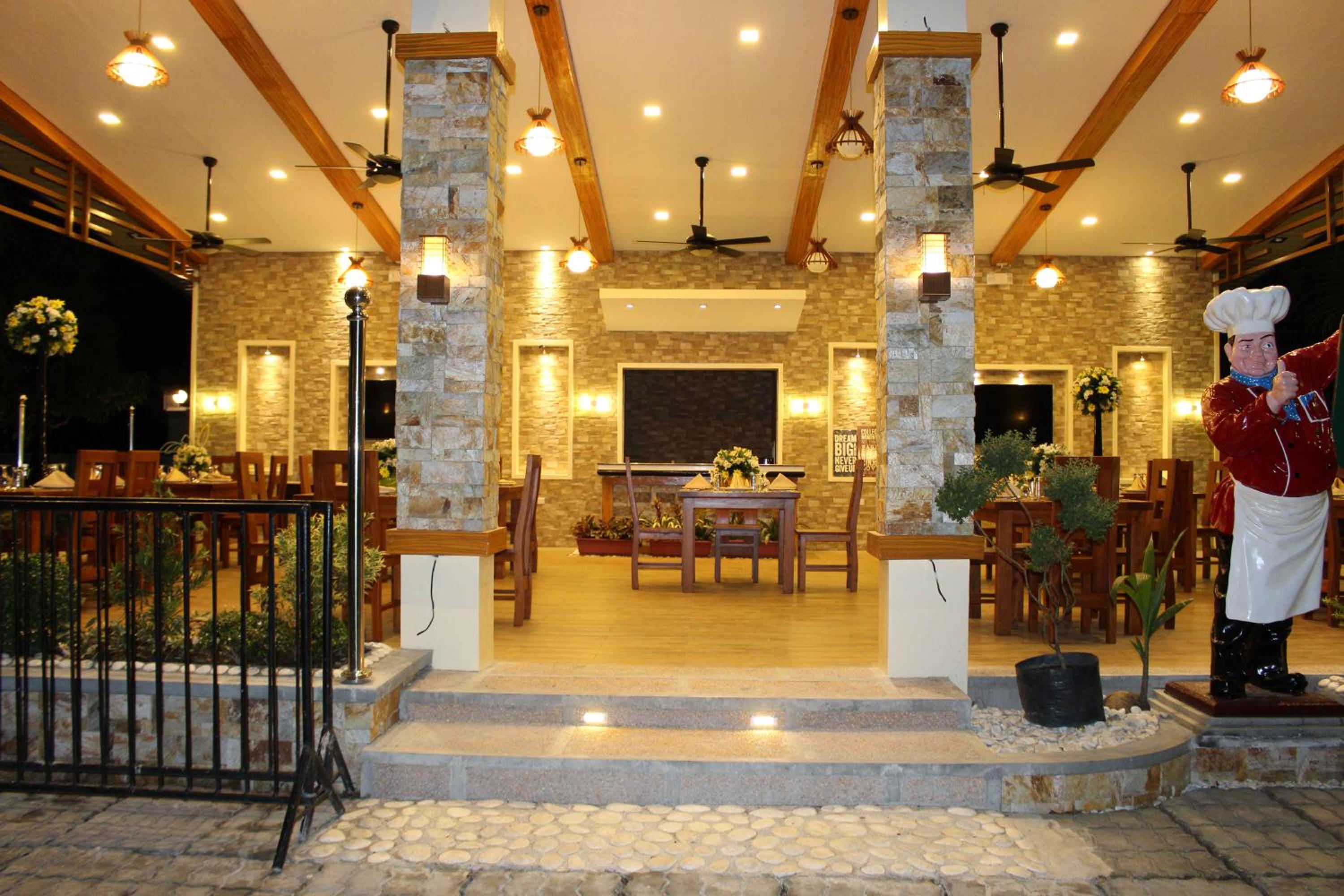 EDUARDO'S RESORT