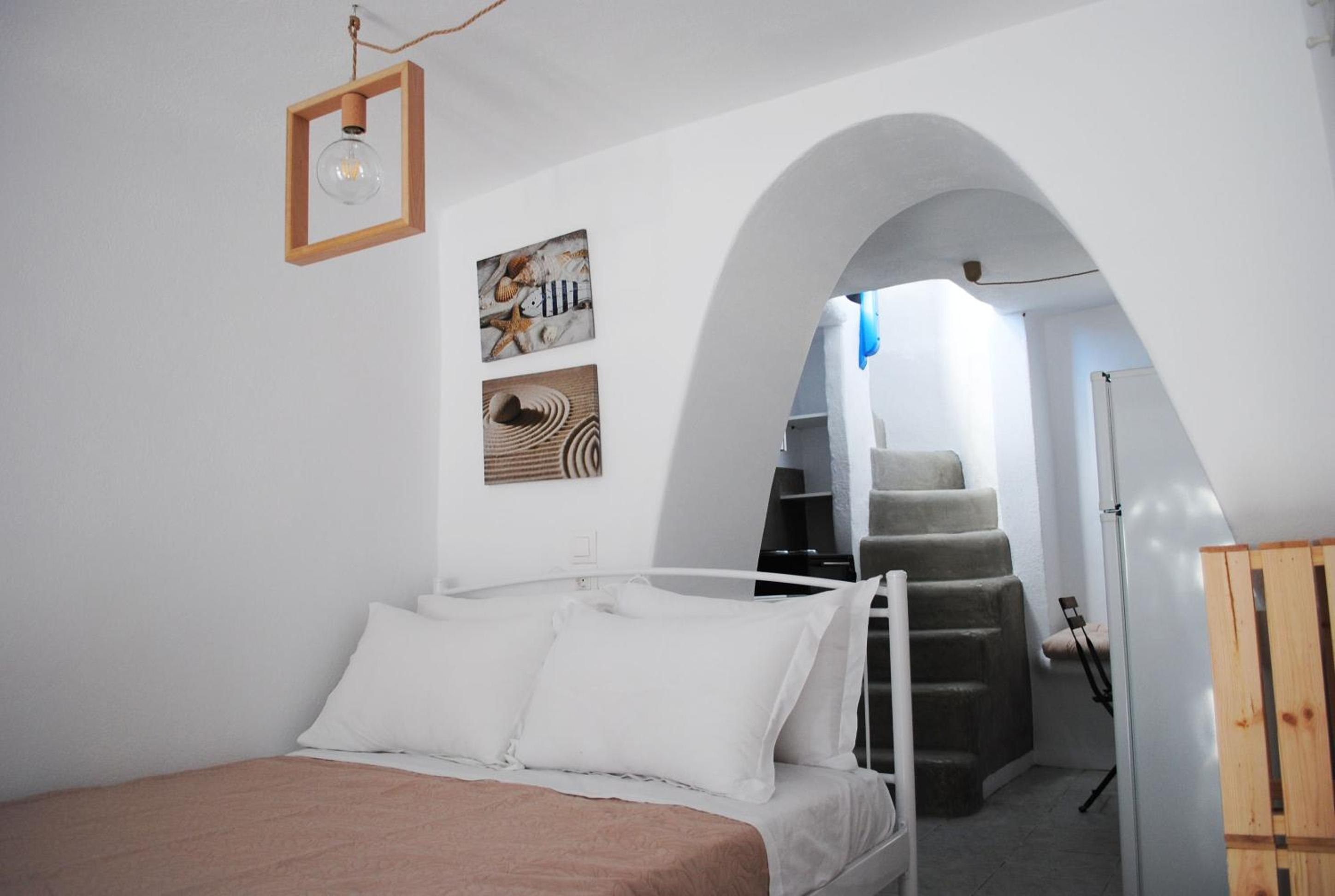Elenitas Town House with veranda and sea view