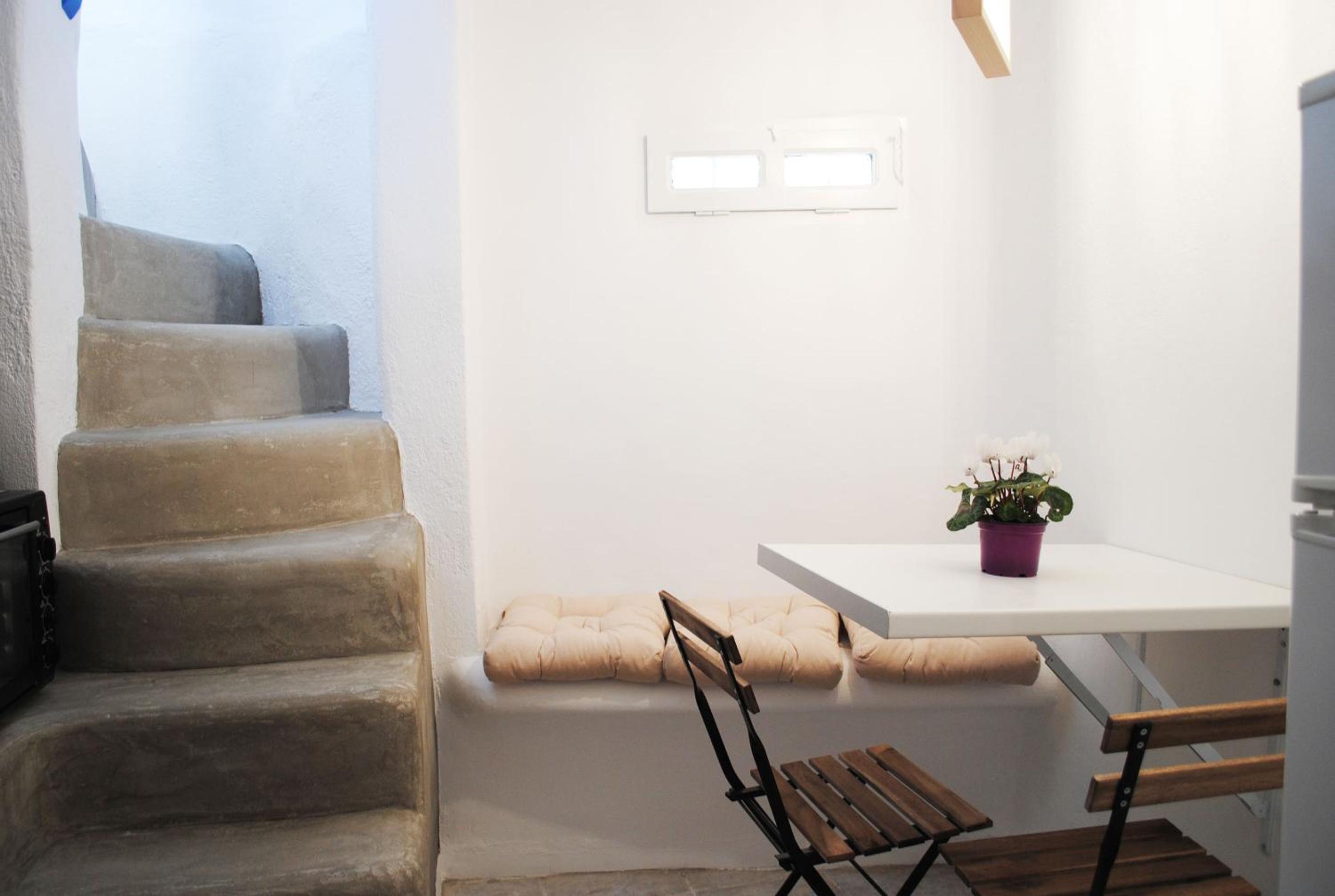 Elenitas Town House with veranda and sea view